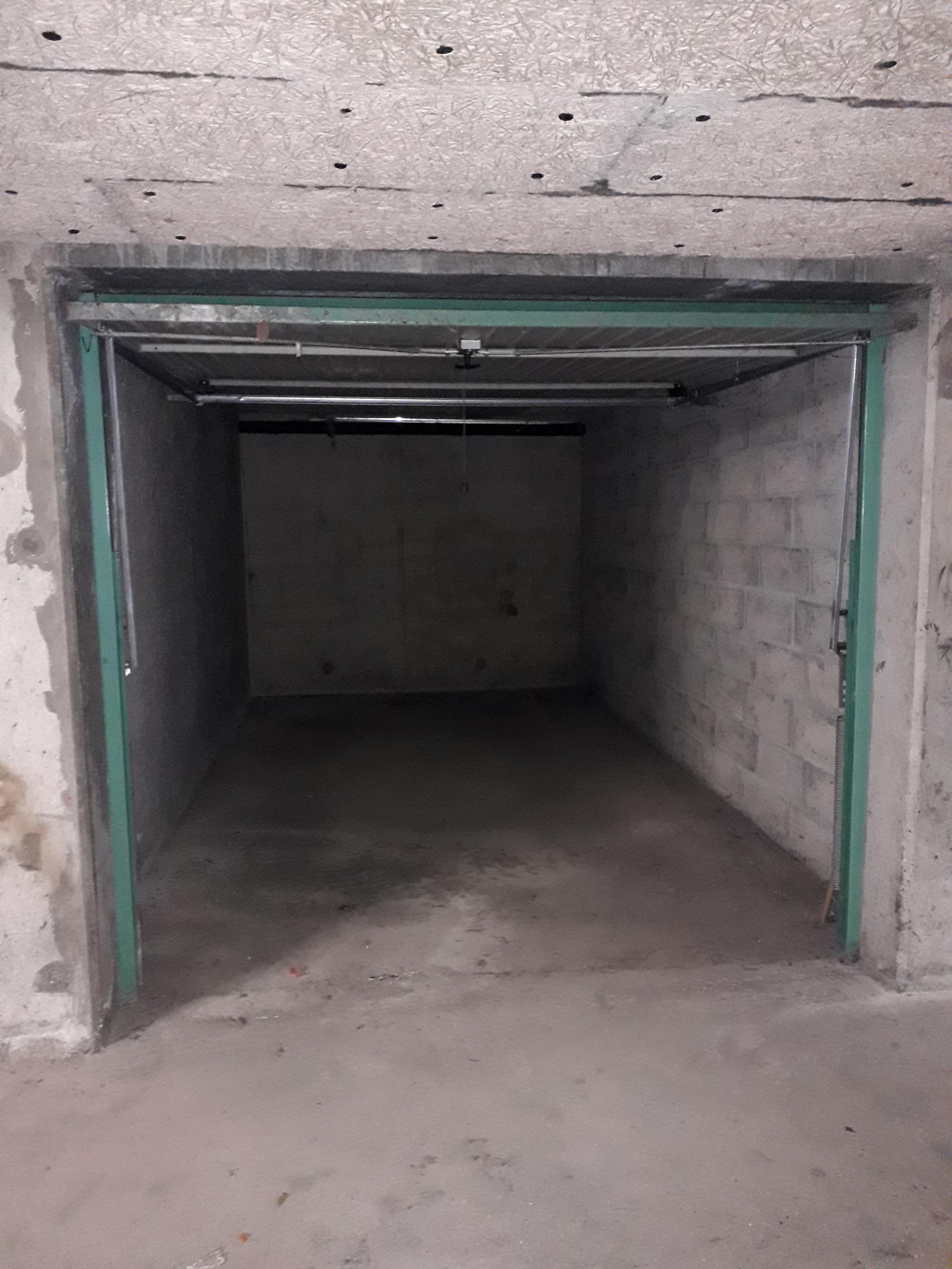 Garage sécurisé en Rez-de-chaussée couvert sur Les Andelys