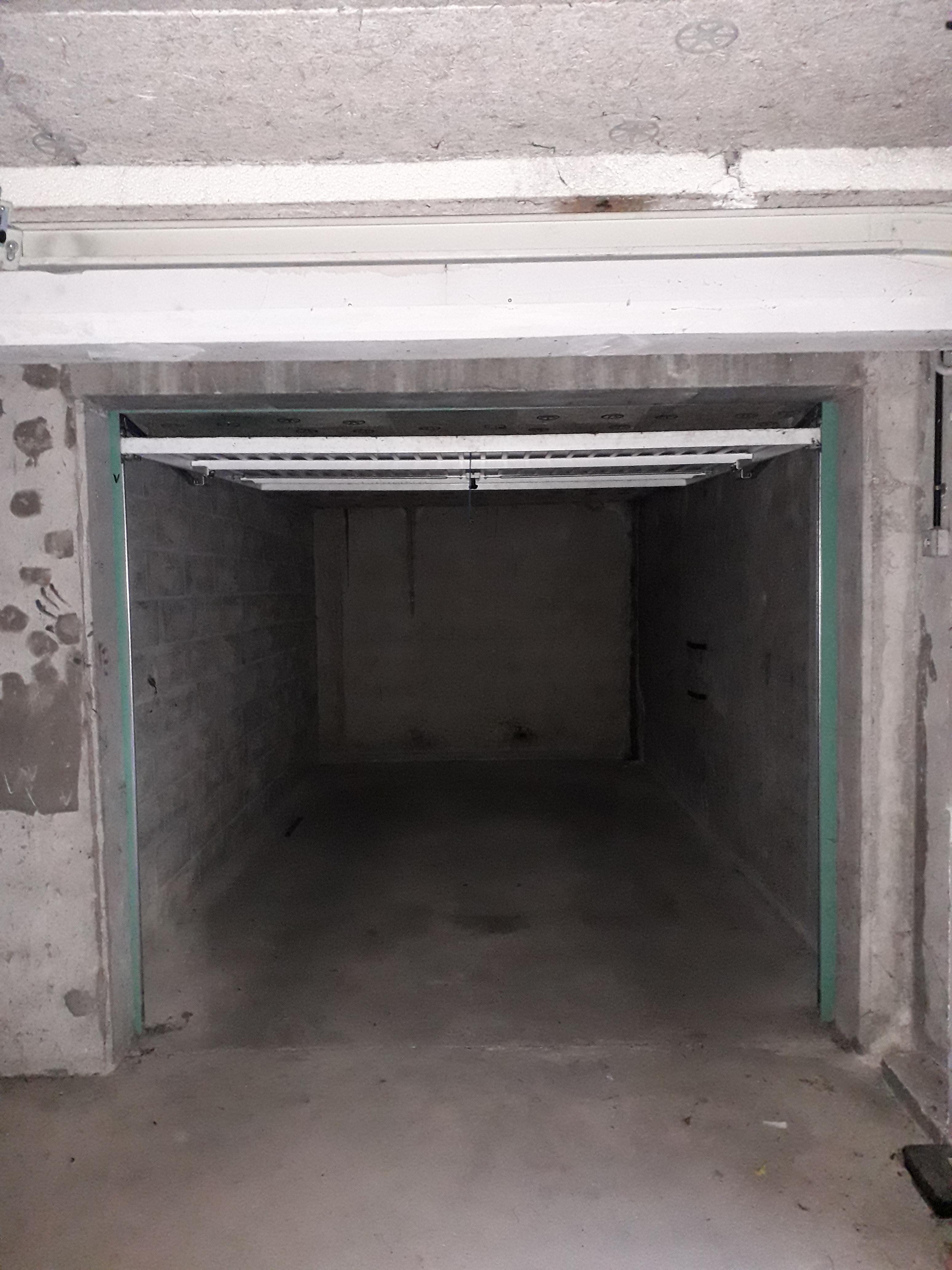 Garage  sécurisé  en Rez-de-chaussée couvert sur Les Andelys