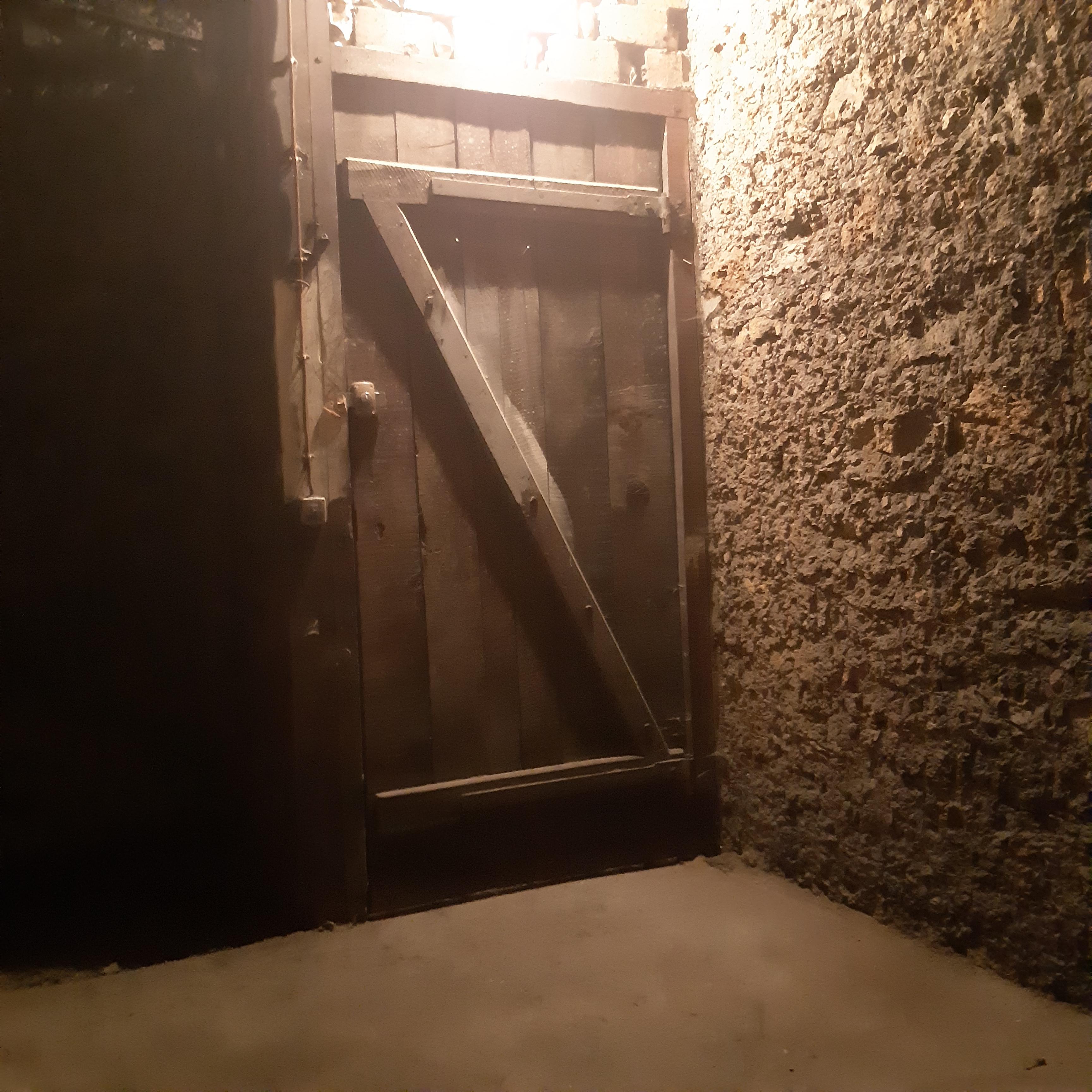 Location Cave 7ème arrondissement