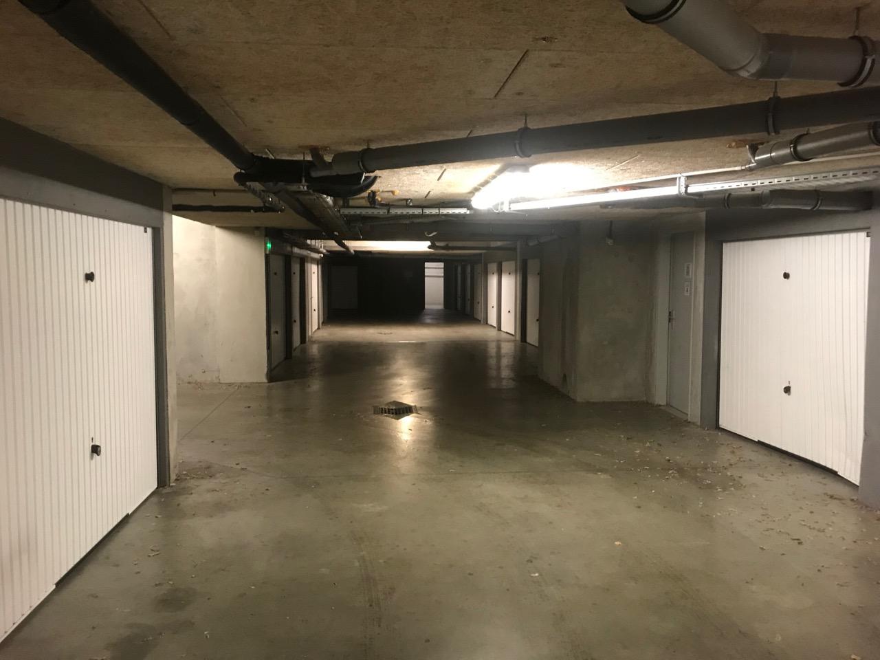 Garage de 12m² en sous-sol de résidence sécurisée