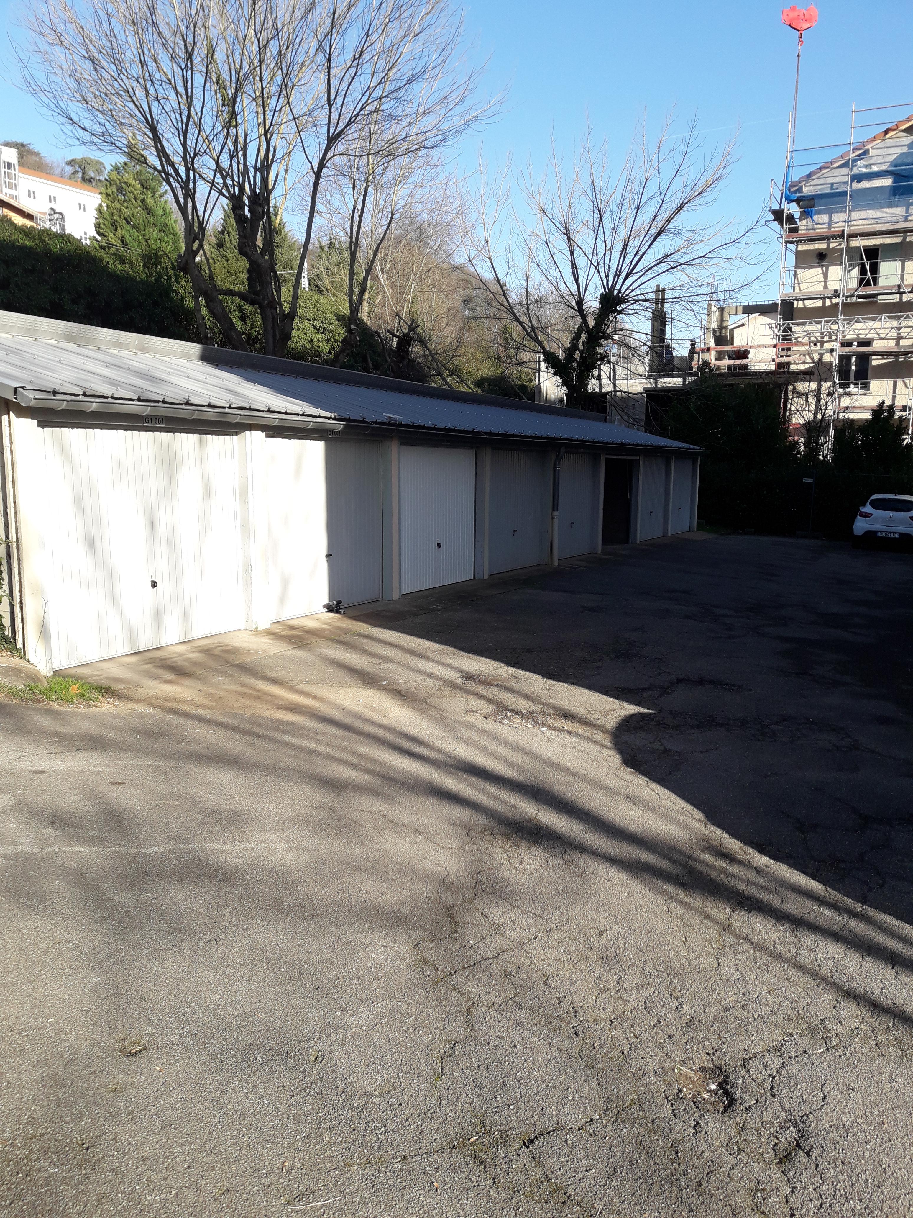 BOX / Bord des Quais / Lyon 9