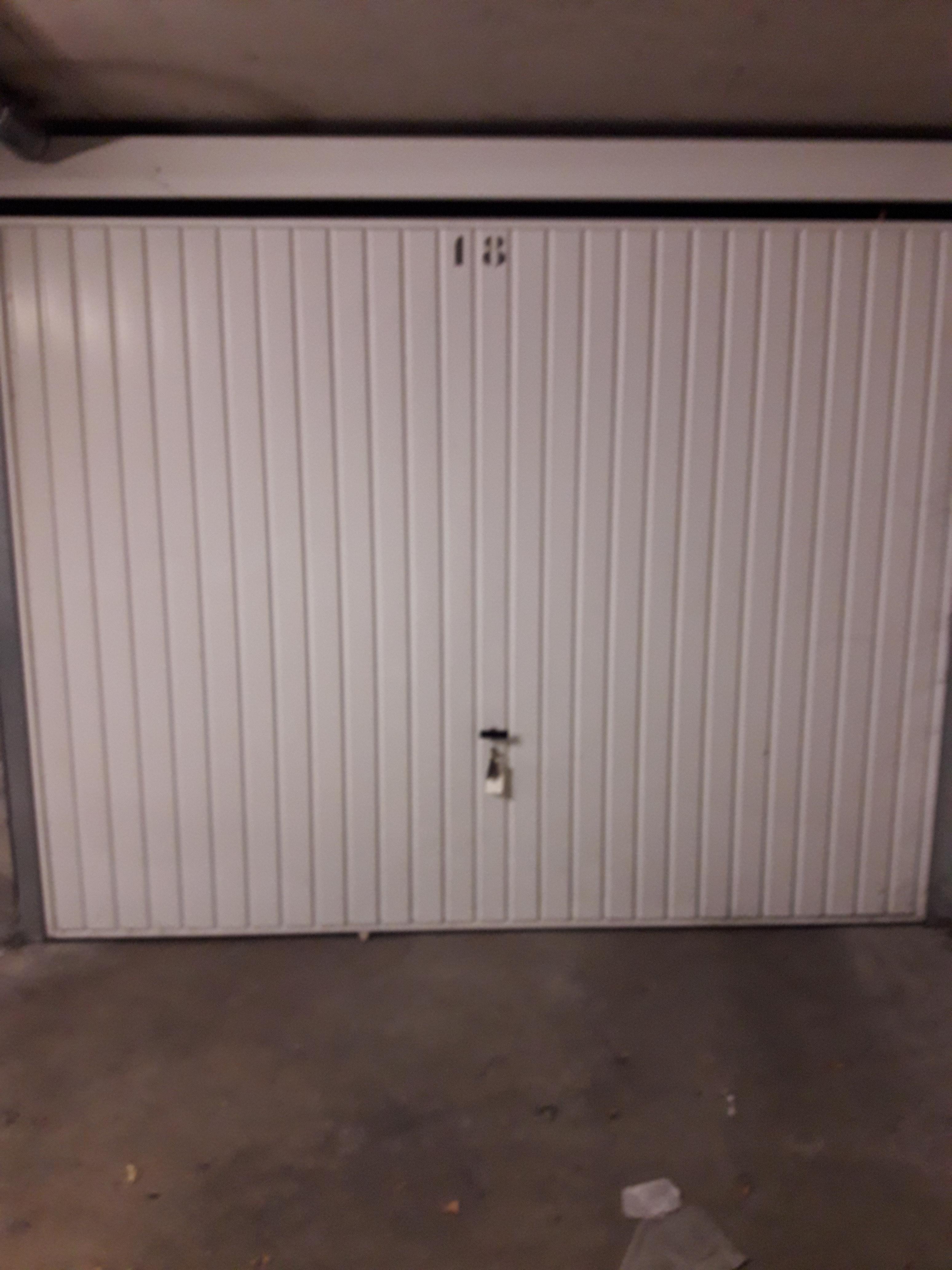 Garage fermé en sous-sol /Lyon 8