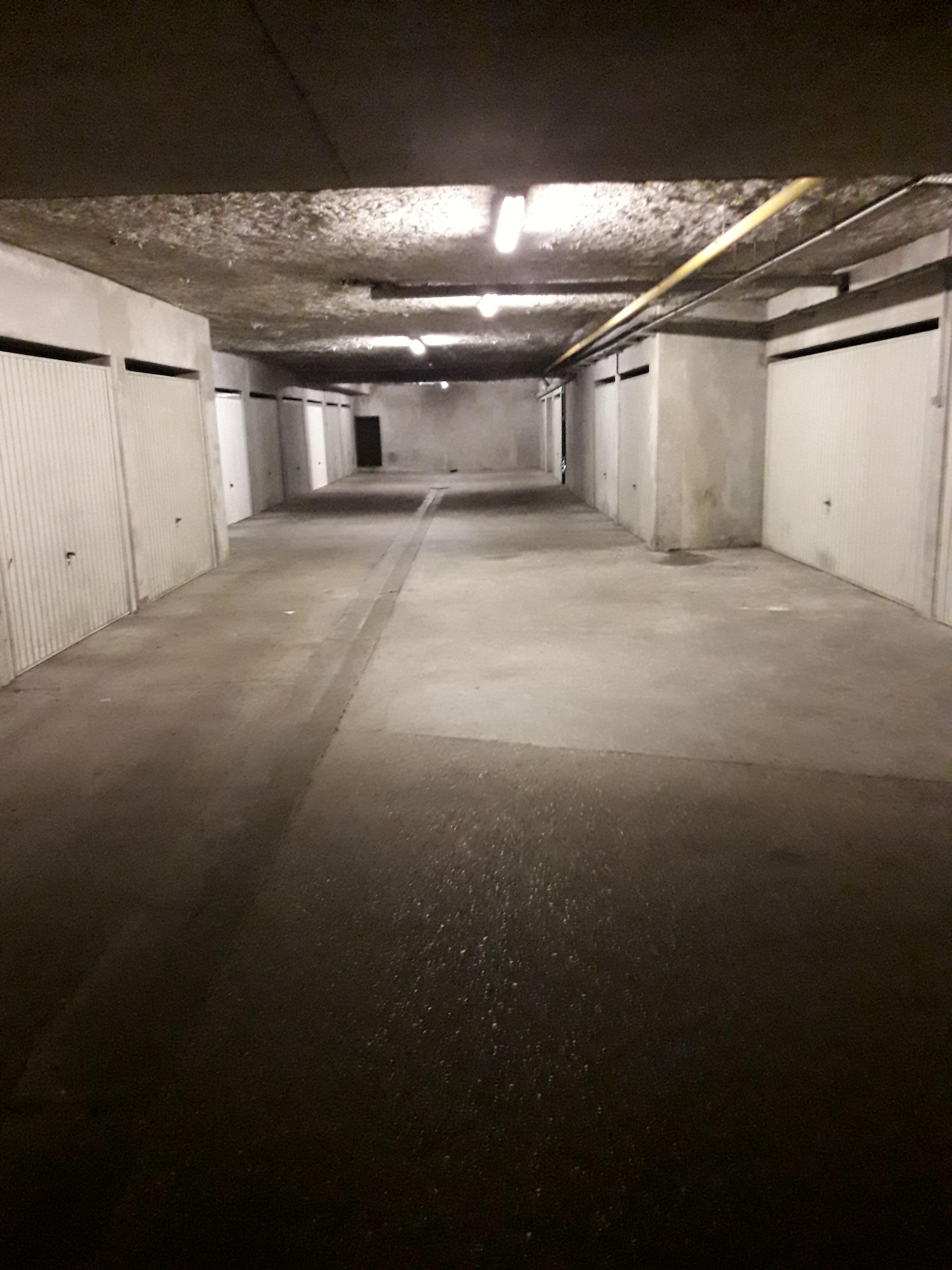 Grand garage à la location Lyon 3 / La Vilette Lyon 69003 16 m²