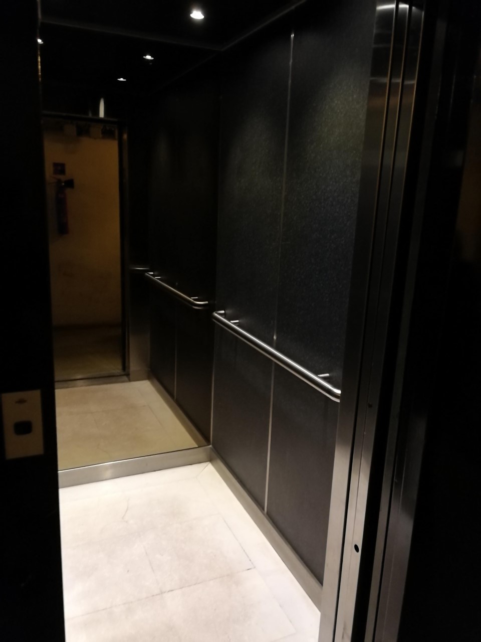 ZONE DE STOCKAGE /GARDE MEUBLE