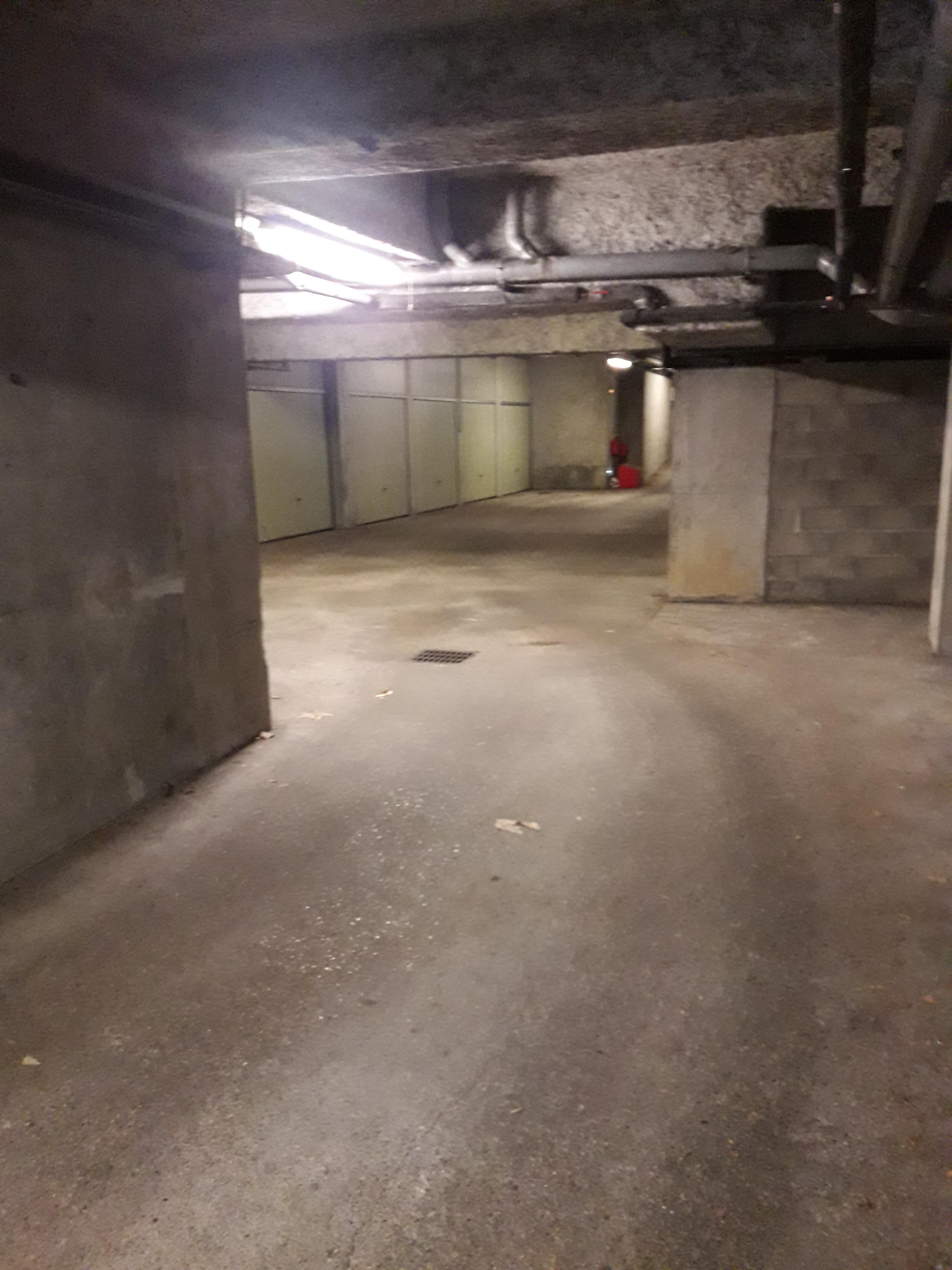 Garage à louer / Oullins centre
