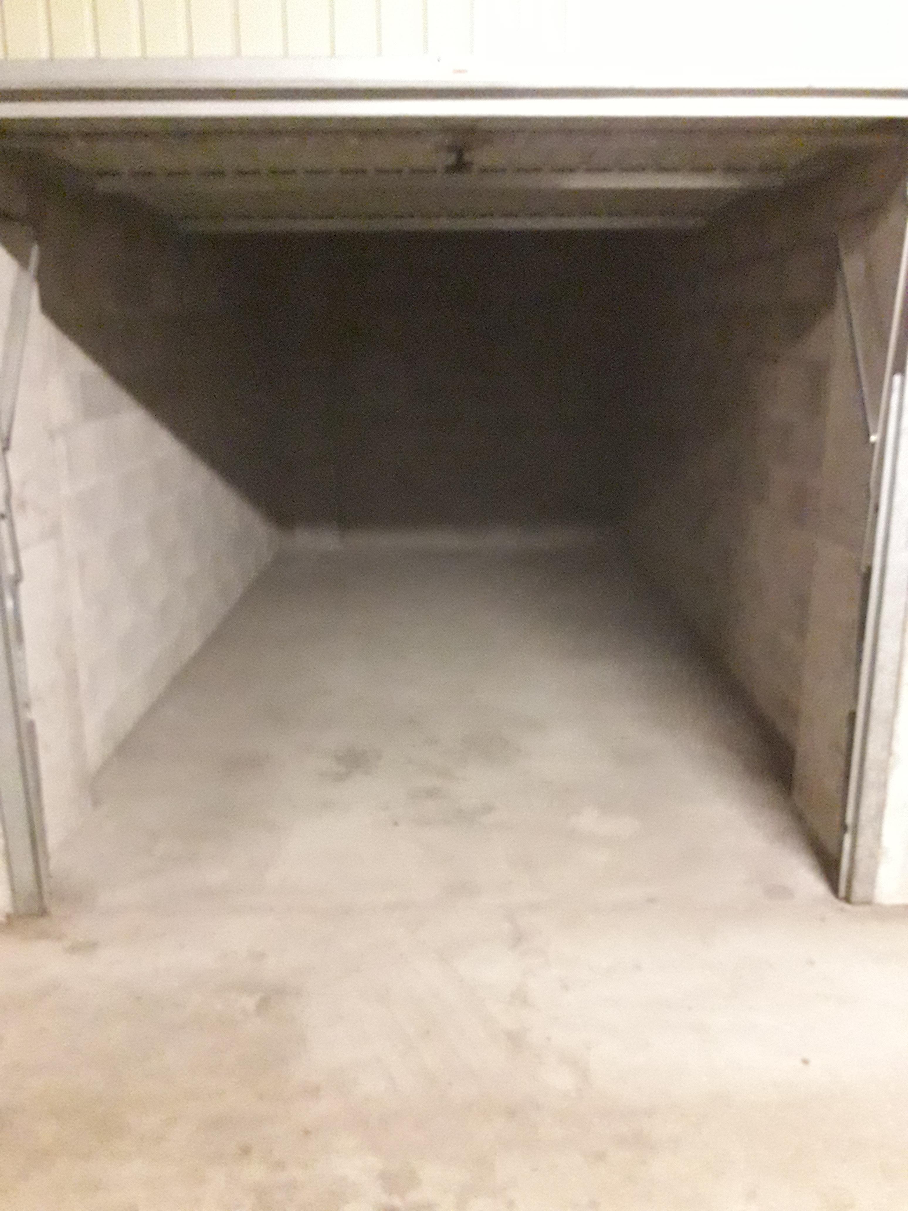 Garage standard à louer / Centre d'Oullins