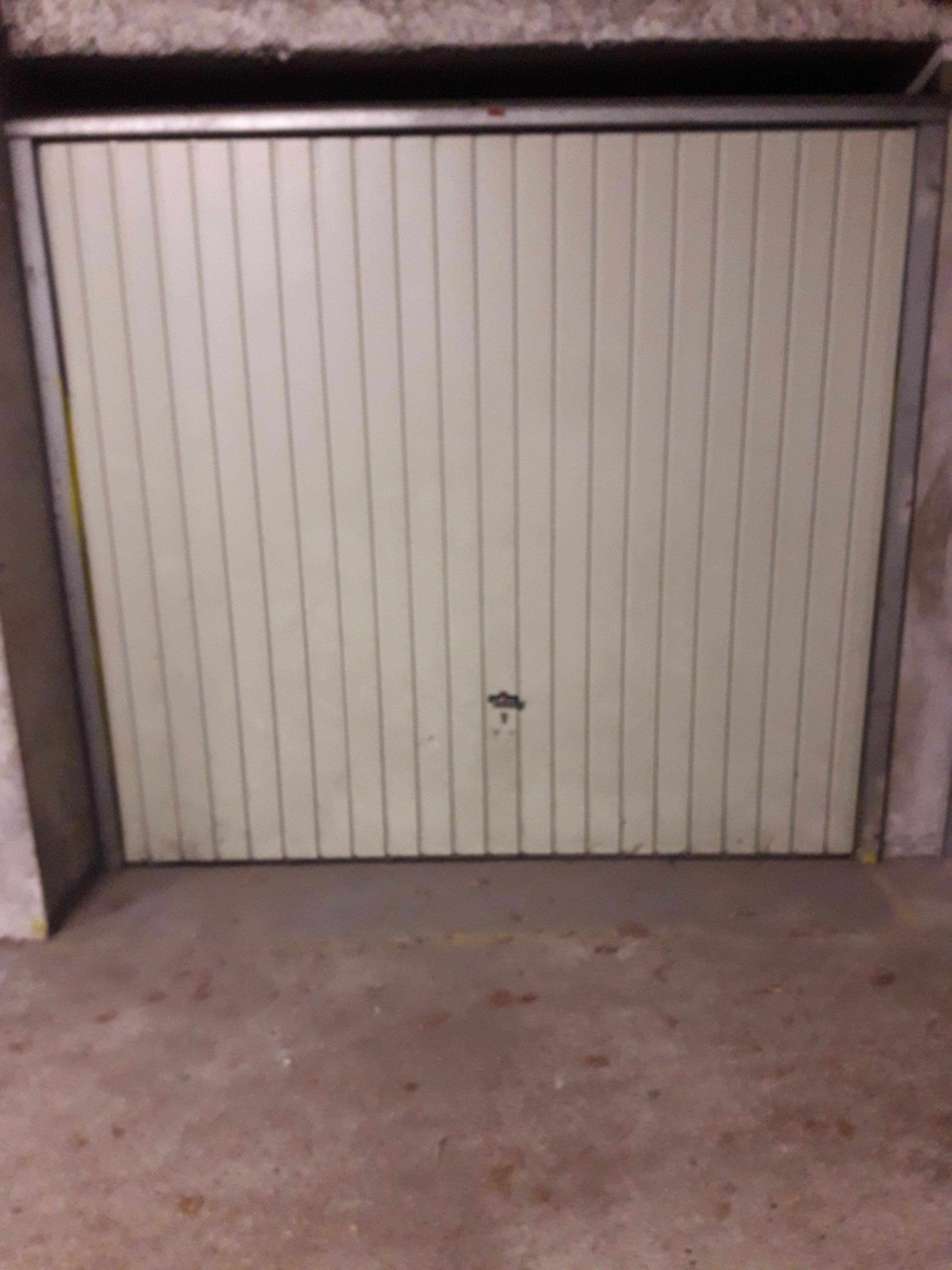 Garage à louer / Proche de la Mairie