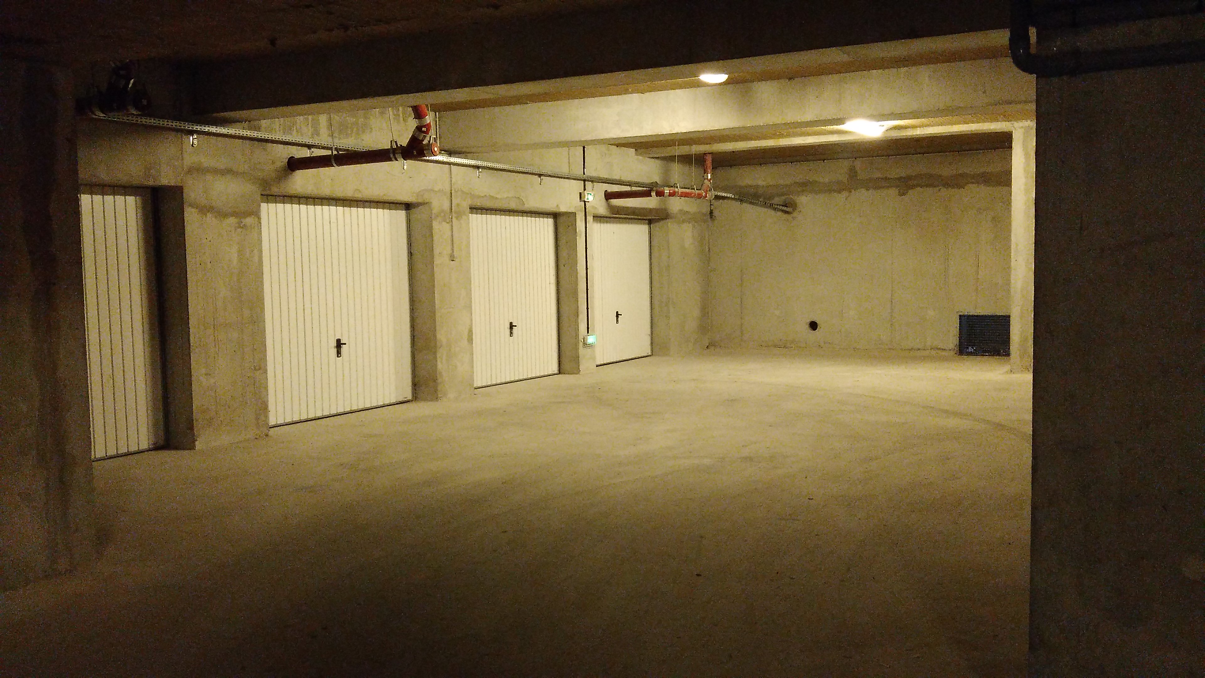 Grand garage / Bourg / Gifi
