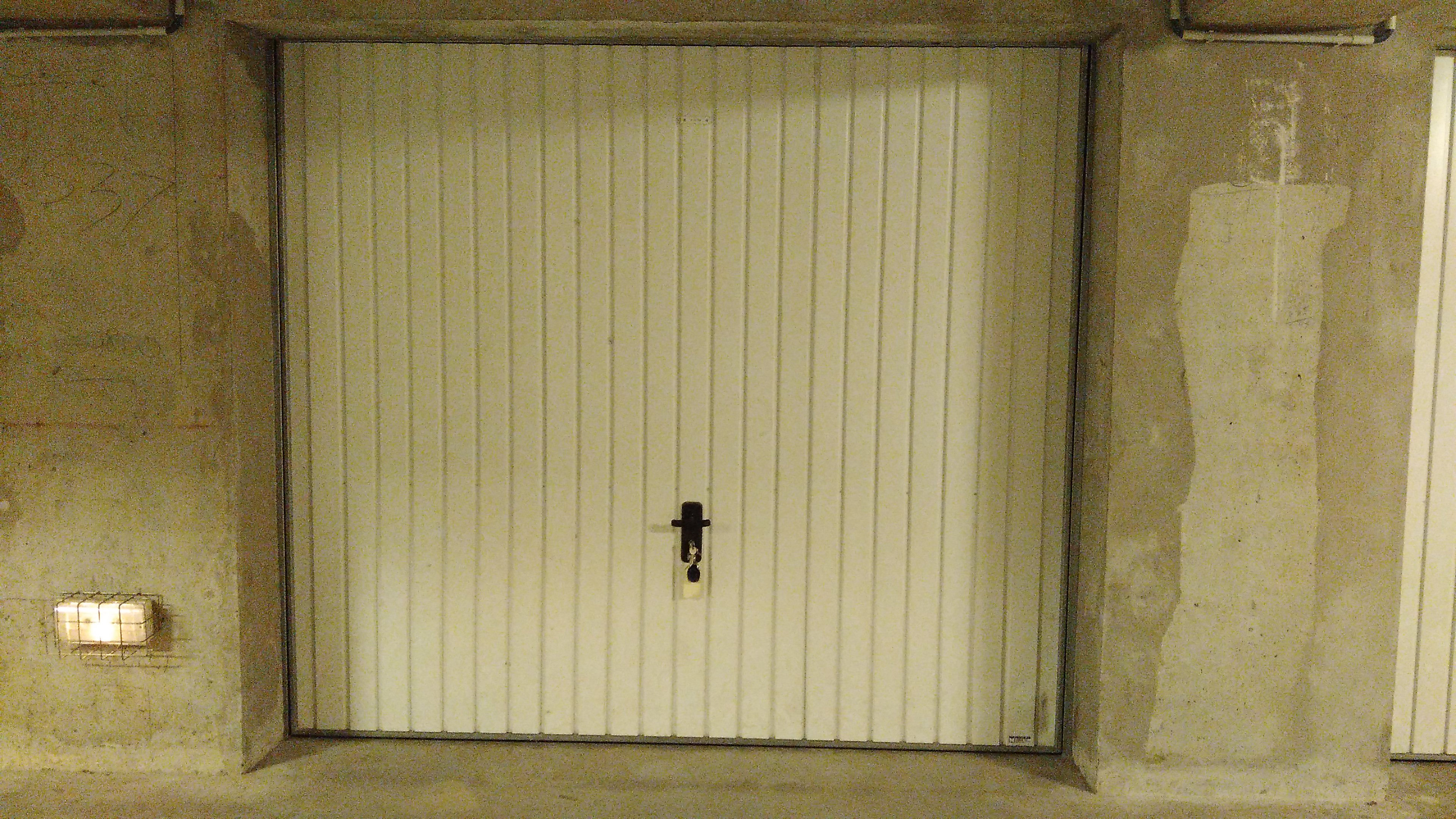 Garage en sous-sol / Zone commerciale de Bourg