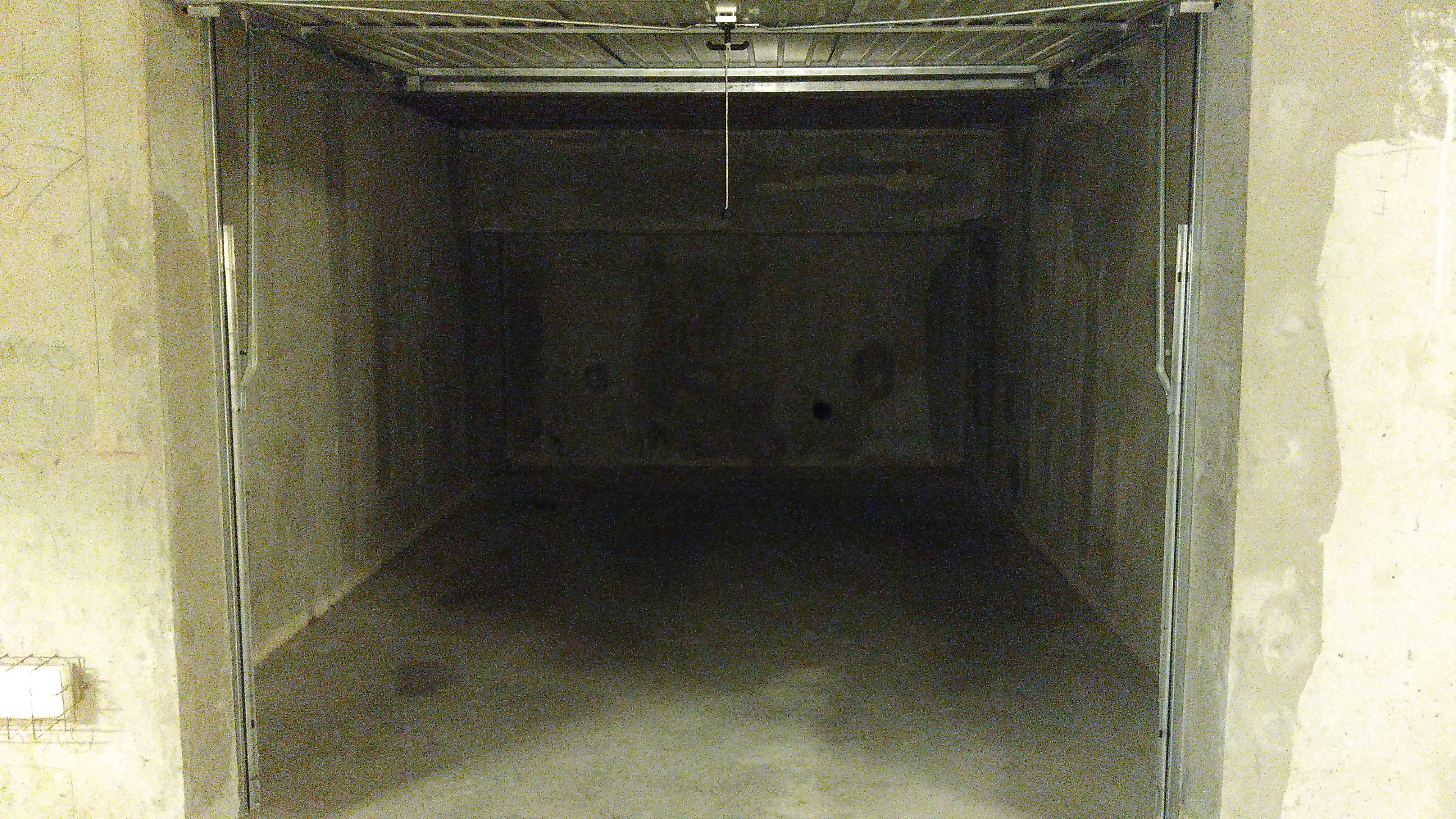 Garage en sous-sol / Zone commerciale de Bourg