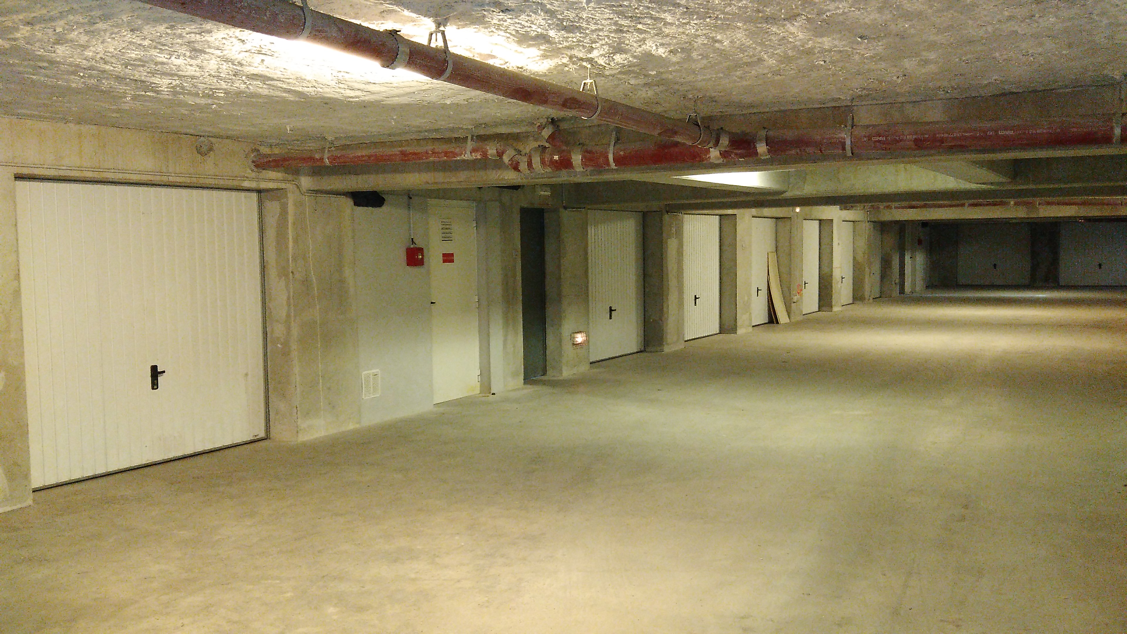 Grand garage pour Stationnement / Bourg-en-Bresse
