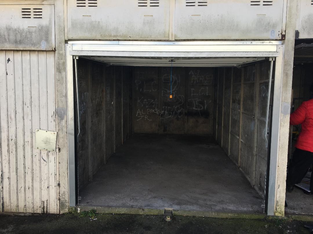 Box garage extérieur idéal stockage ac camionnette :