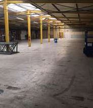 Stockage particulier et professionnel, quai de déchargement, sous