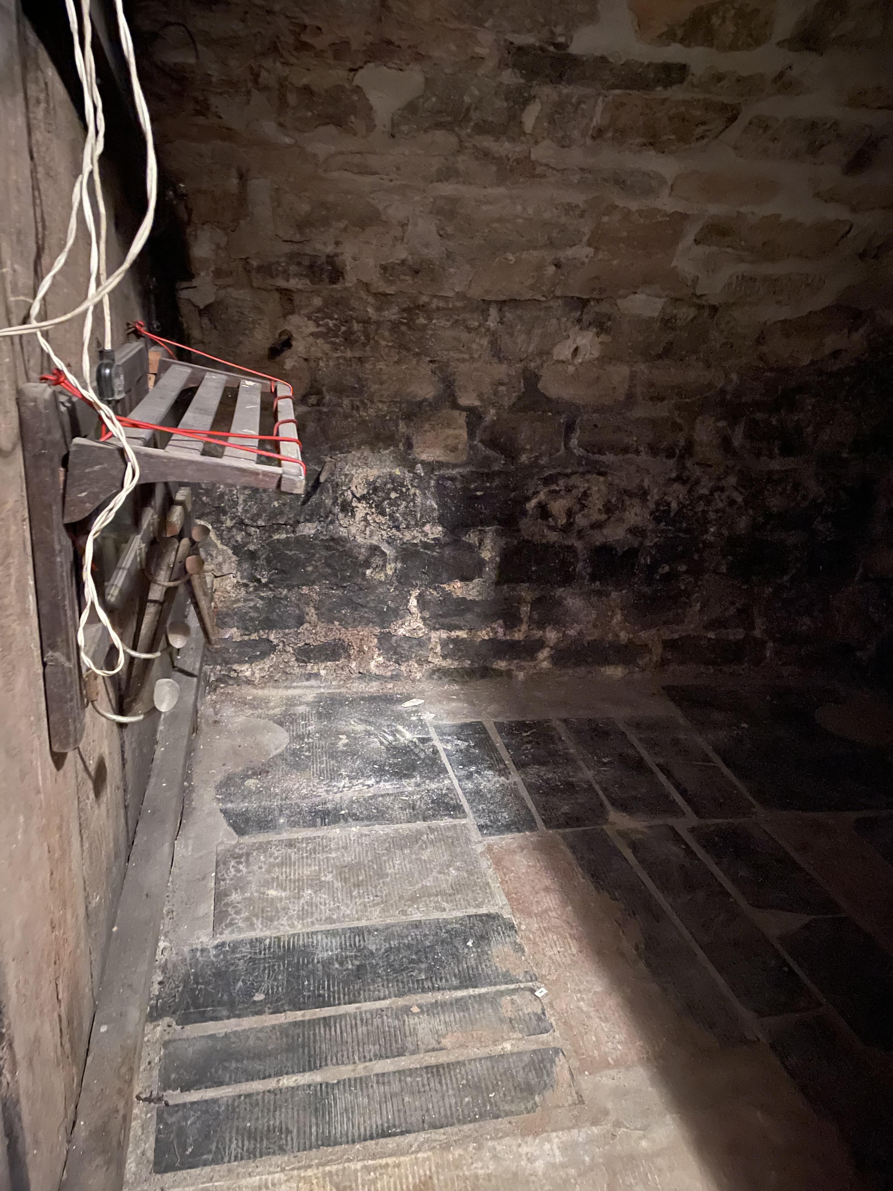 CAVE SAINE ET PROPRE