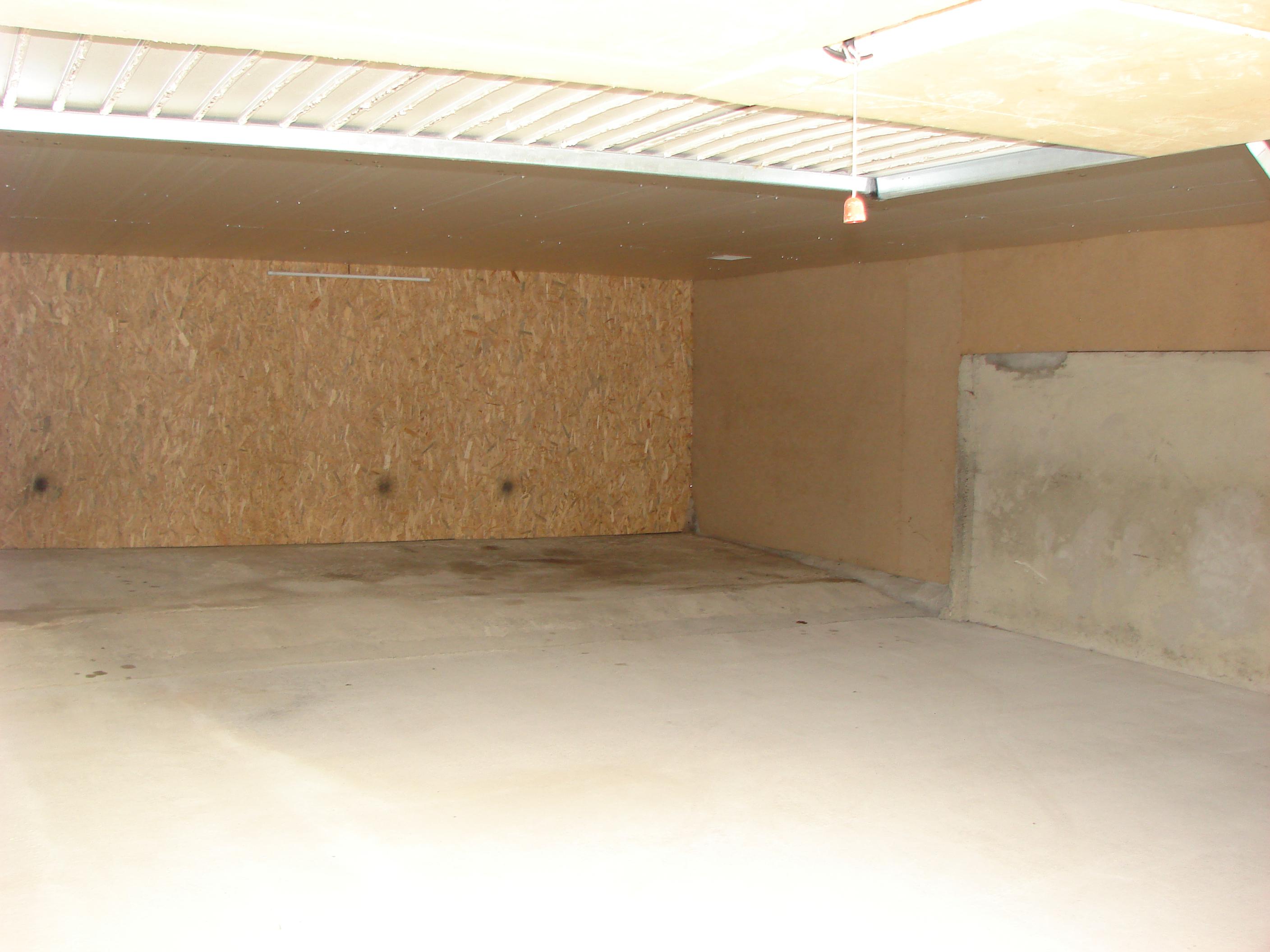 Box ou garage a bourg blanc