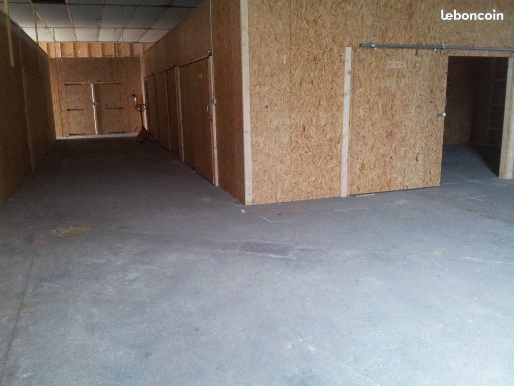 Carhaix , Boxs de stockage de 10m², box
