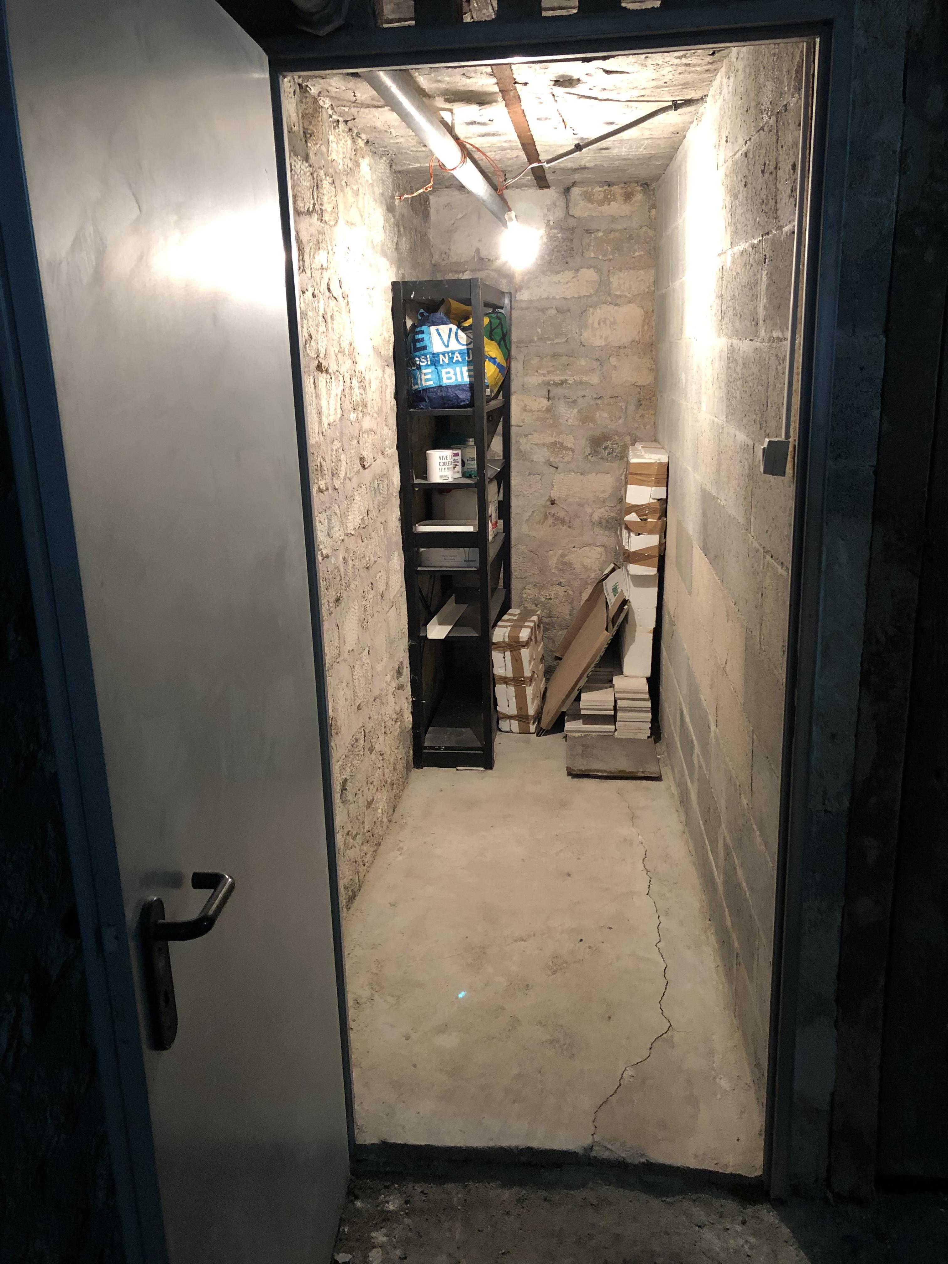 Cave en parfait état dans le 11e limite
