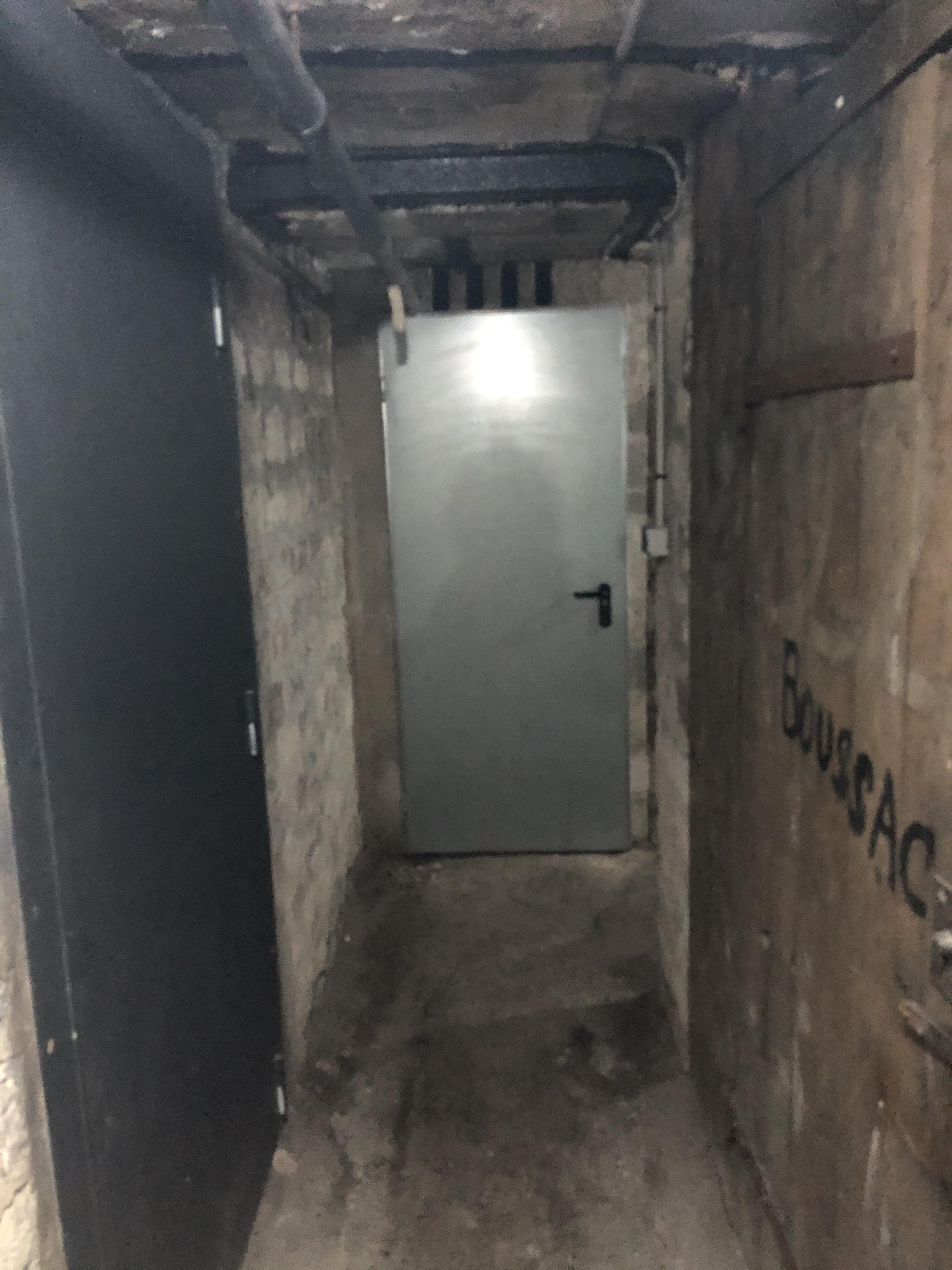 Cave en parfait état dans le 11e limite