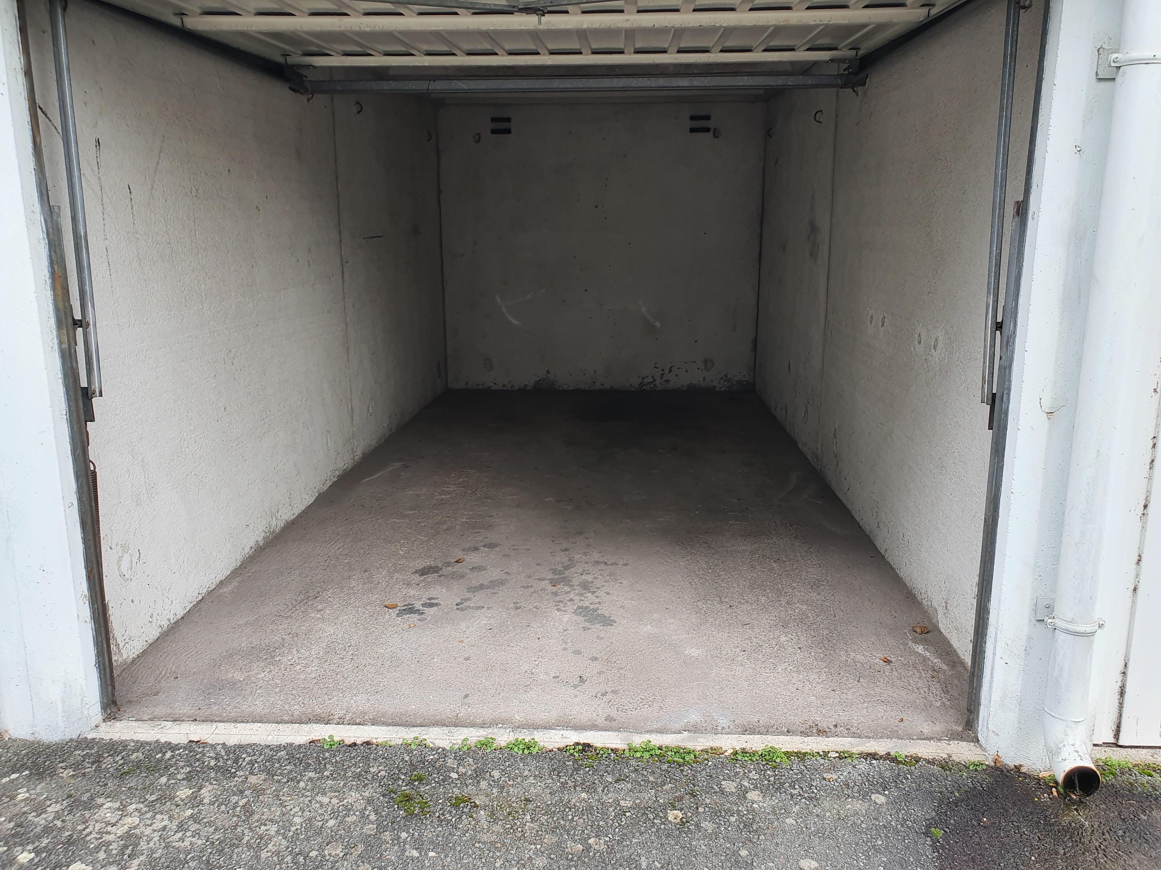 Box 13m² à louer RDC