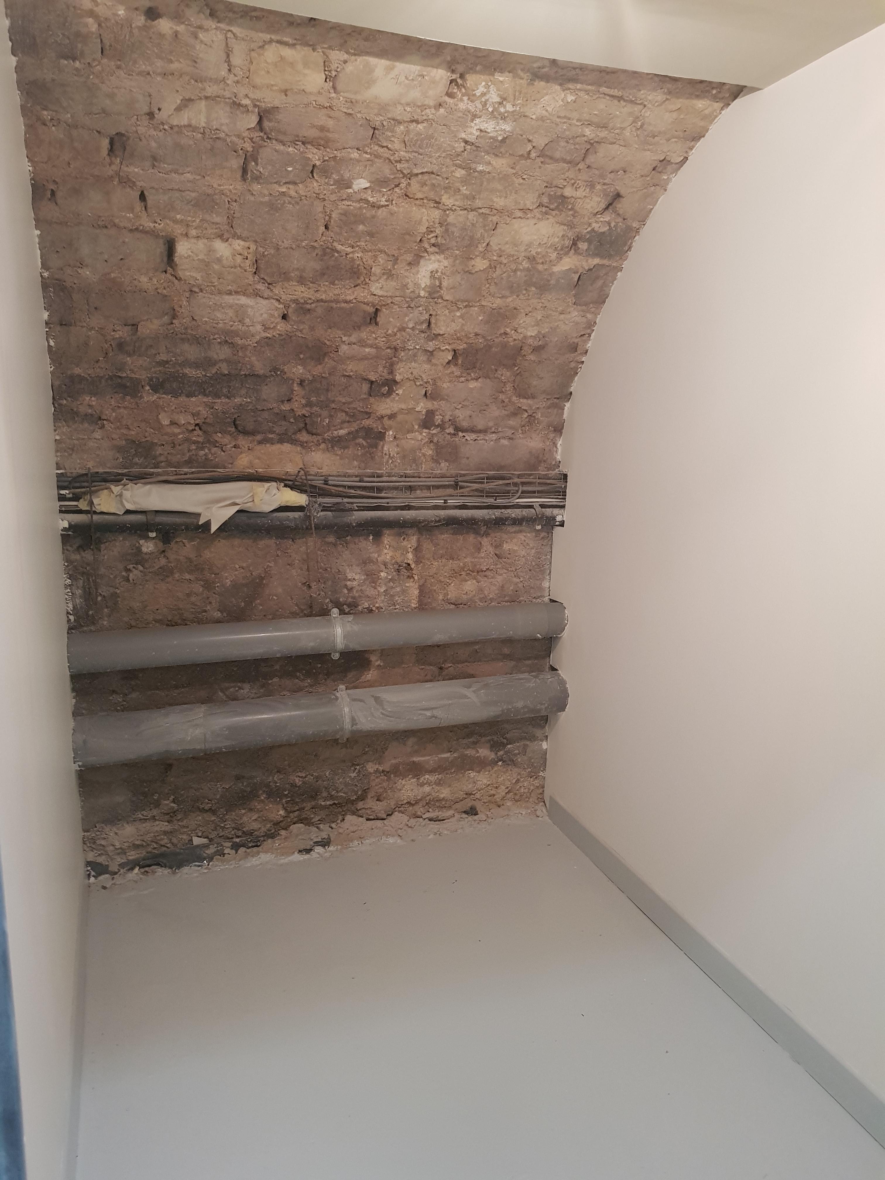 Emplacement idéal dans Paris 5ème, cave rénovée
