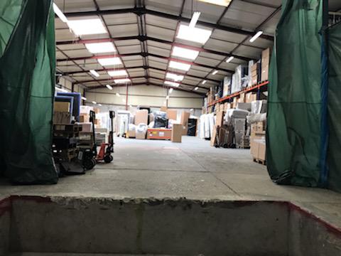 Entrepôt de stockage de 600m² à partager pour