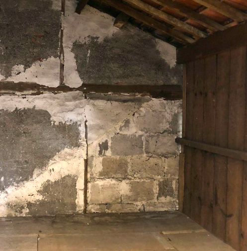 Espace stockage dans un grenier à Bièvres