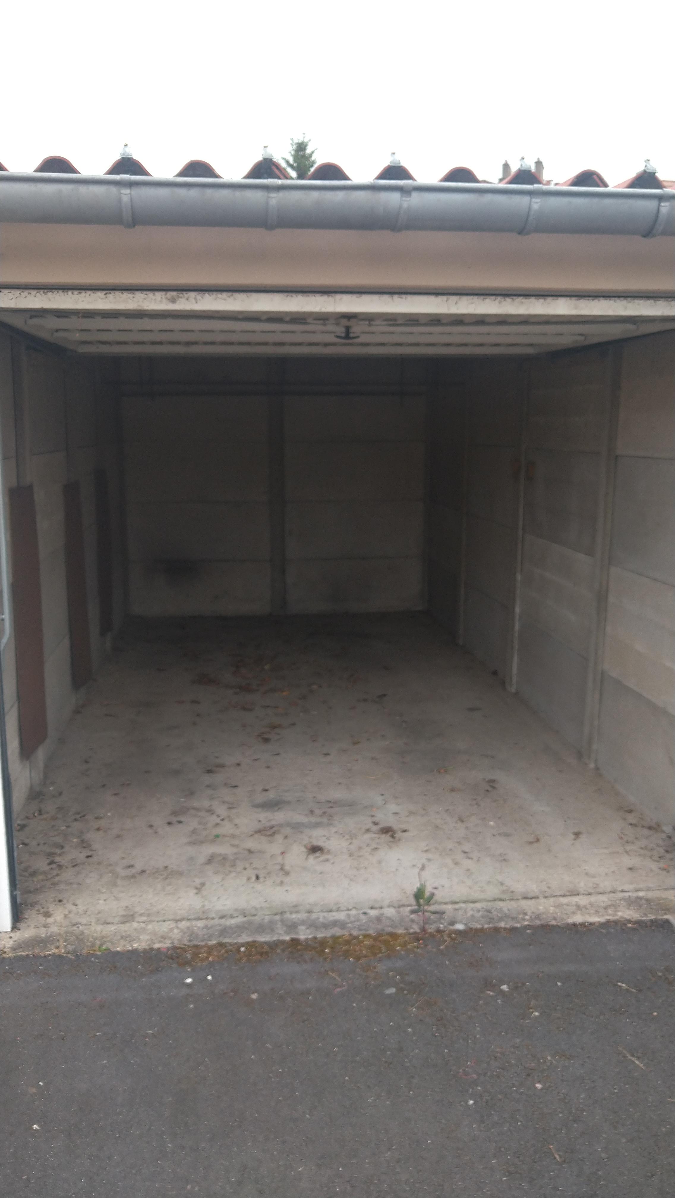 Stockage rez-de-chaussée sécurisé et sec