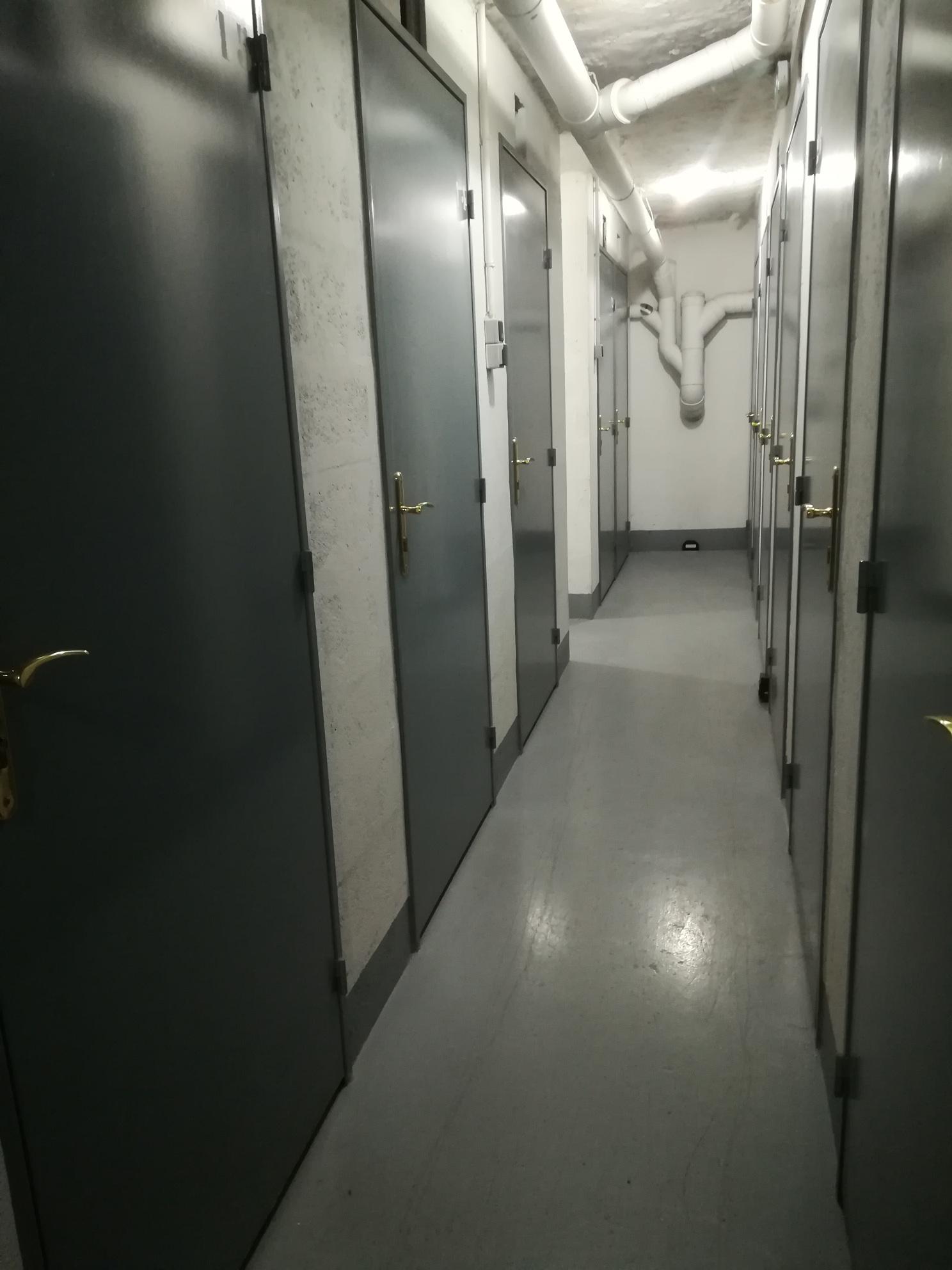 cave propre dans résidence sécurisée, quartier mairie de