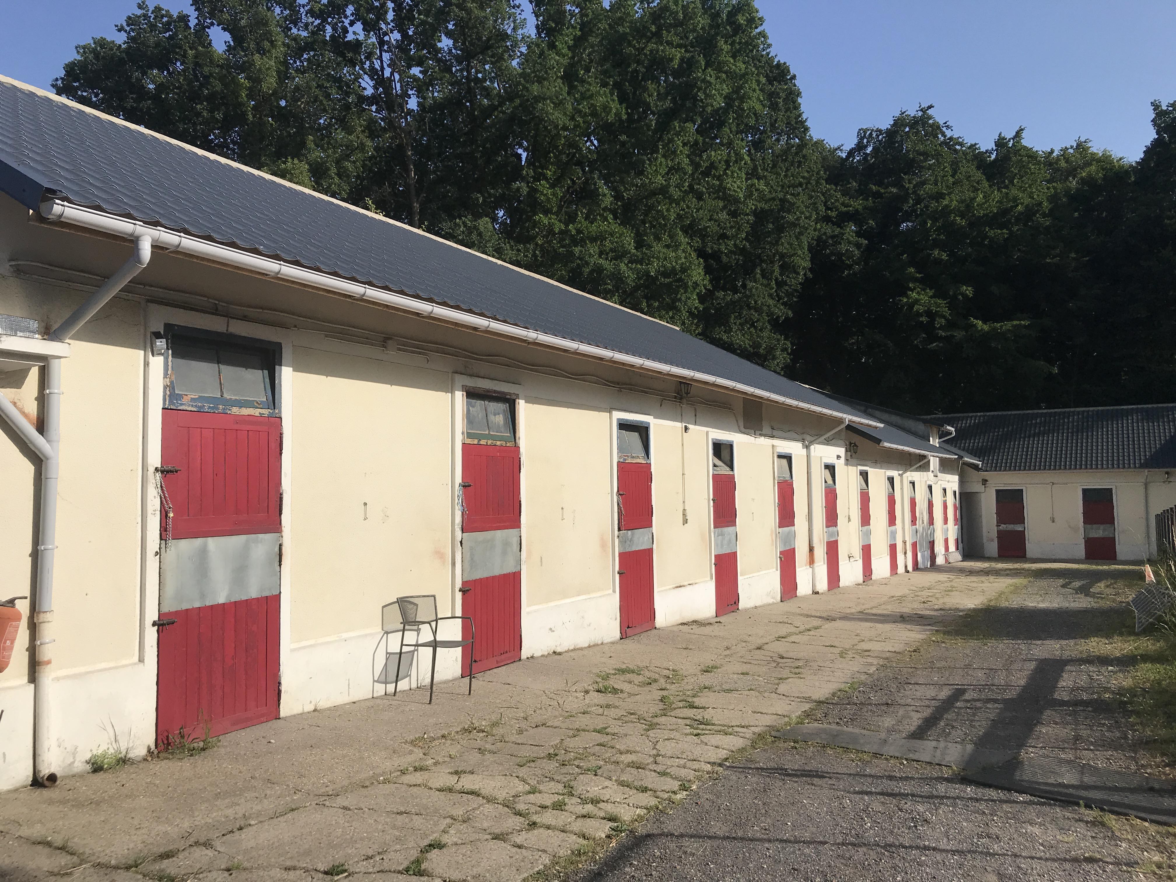 Loue box dans ancienne écurie privée et sécurisée