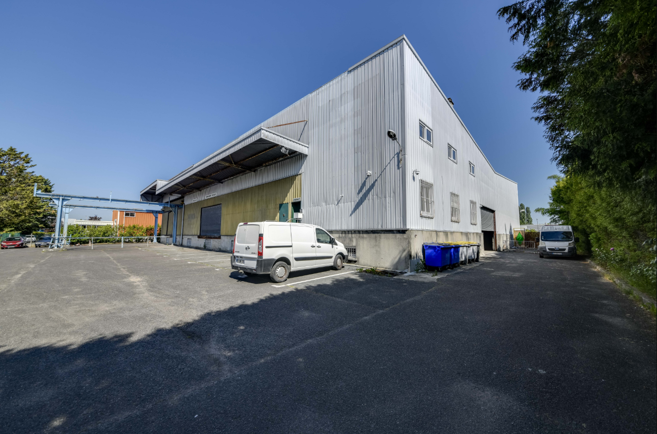 Local / box / garde meuble de 9