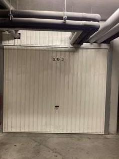 Garage sous-sol sécurisé