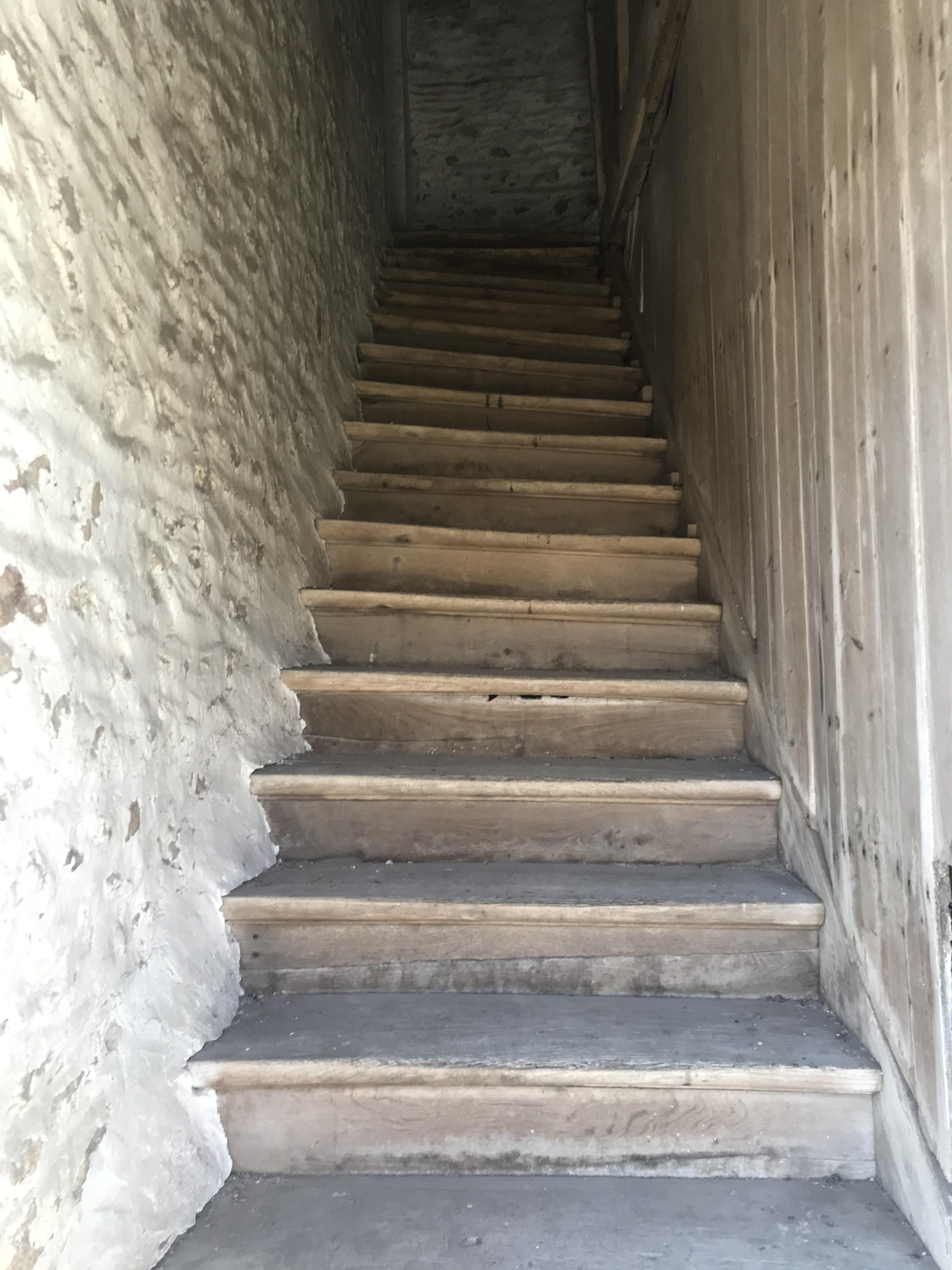 A l’étage d’un bâtiment agricole