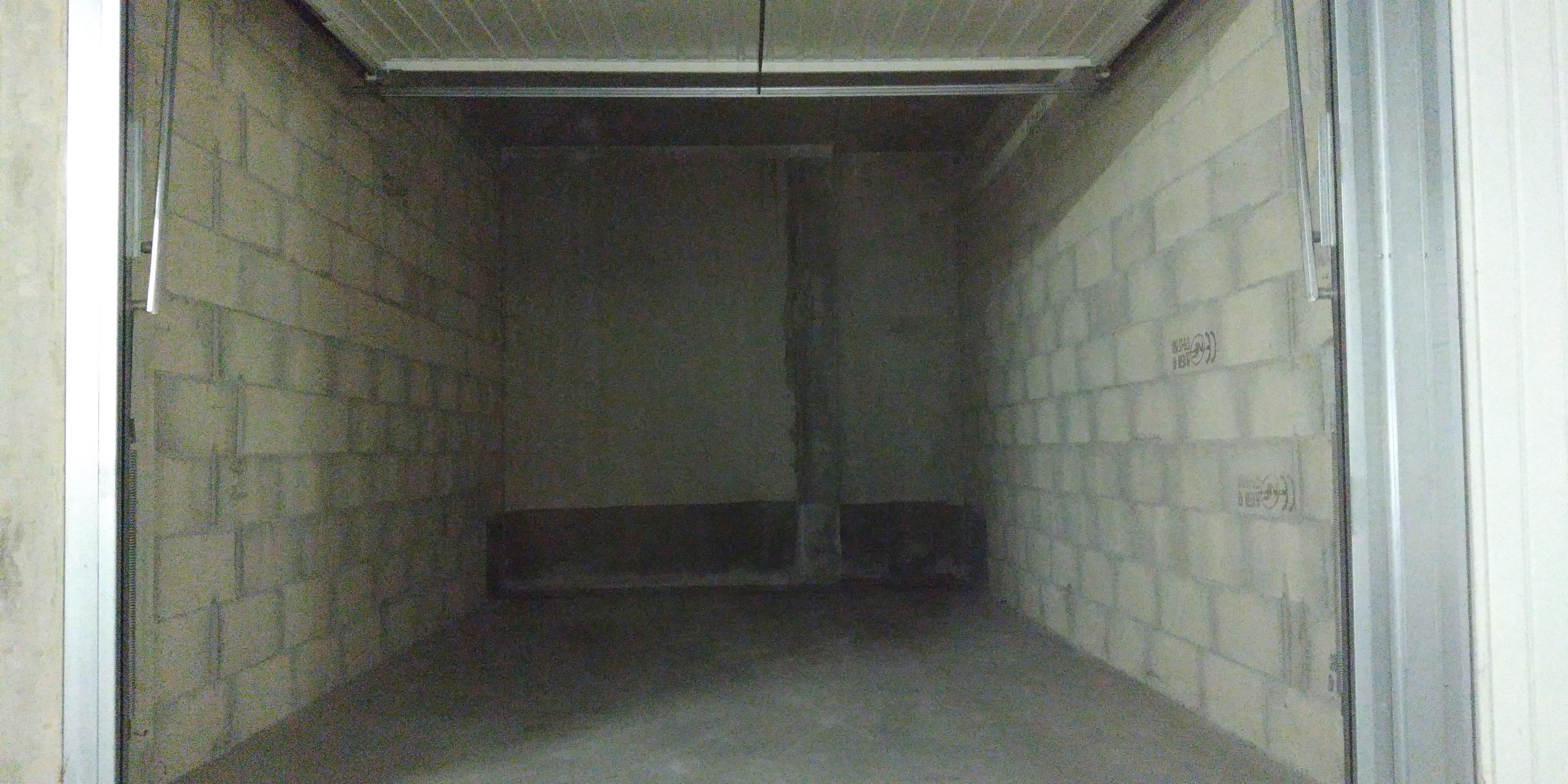 Garage fermé en sous-sol / Bourg