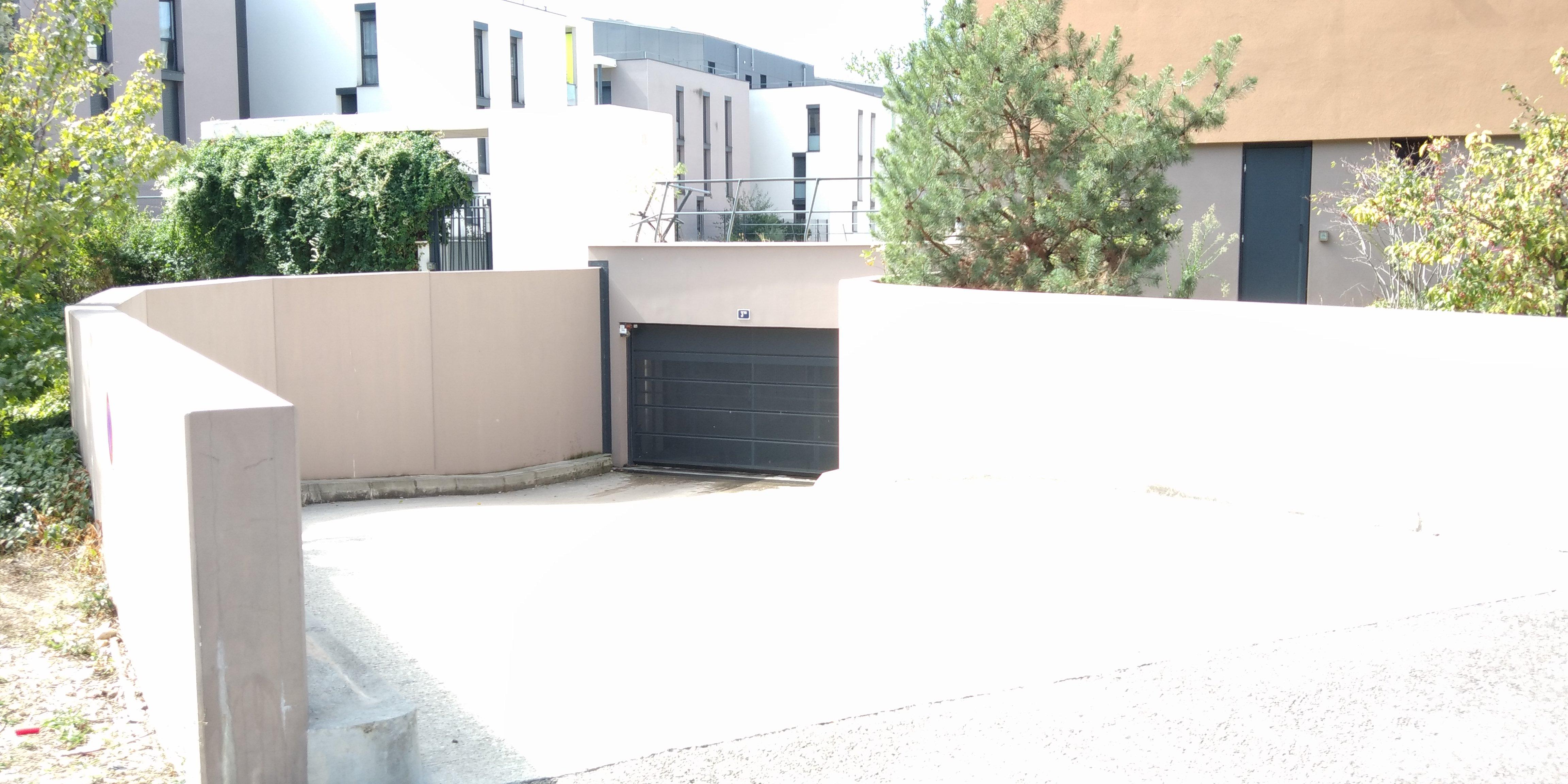 Garage fermé en sous-sol / Bourg