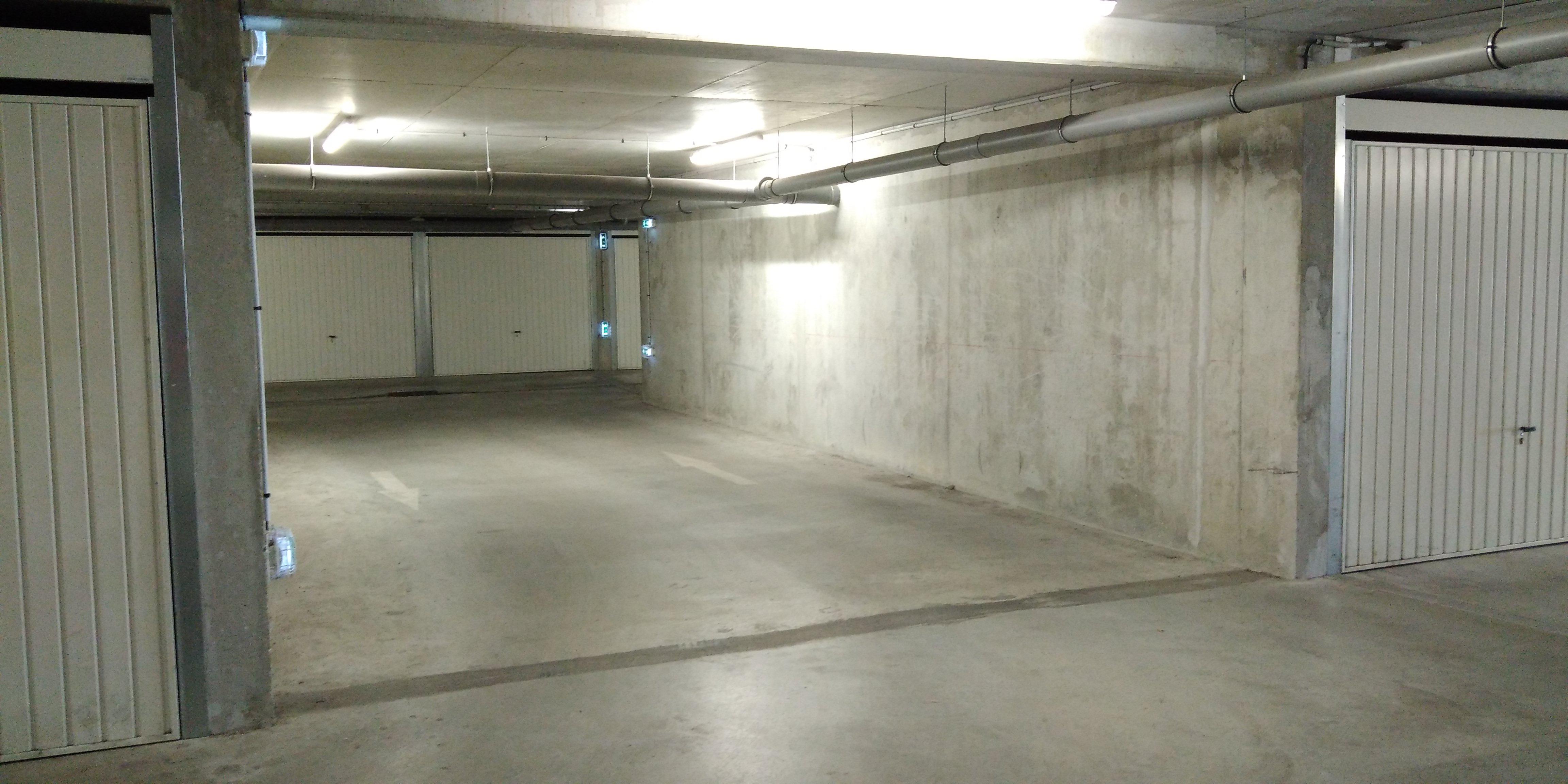 Grand garage à louer / Bourg-en-Bresse / Nord