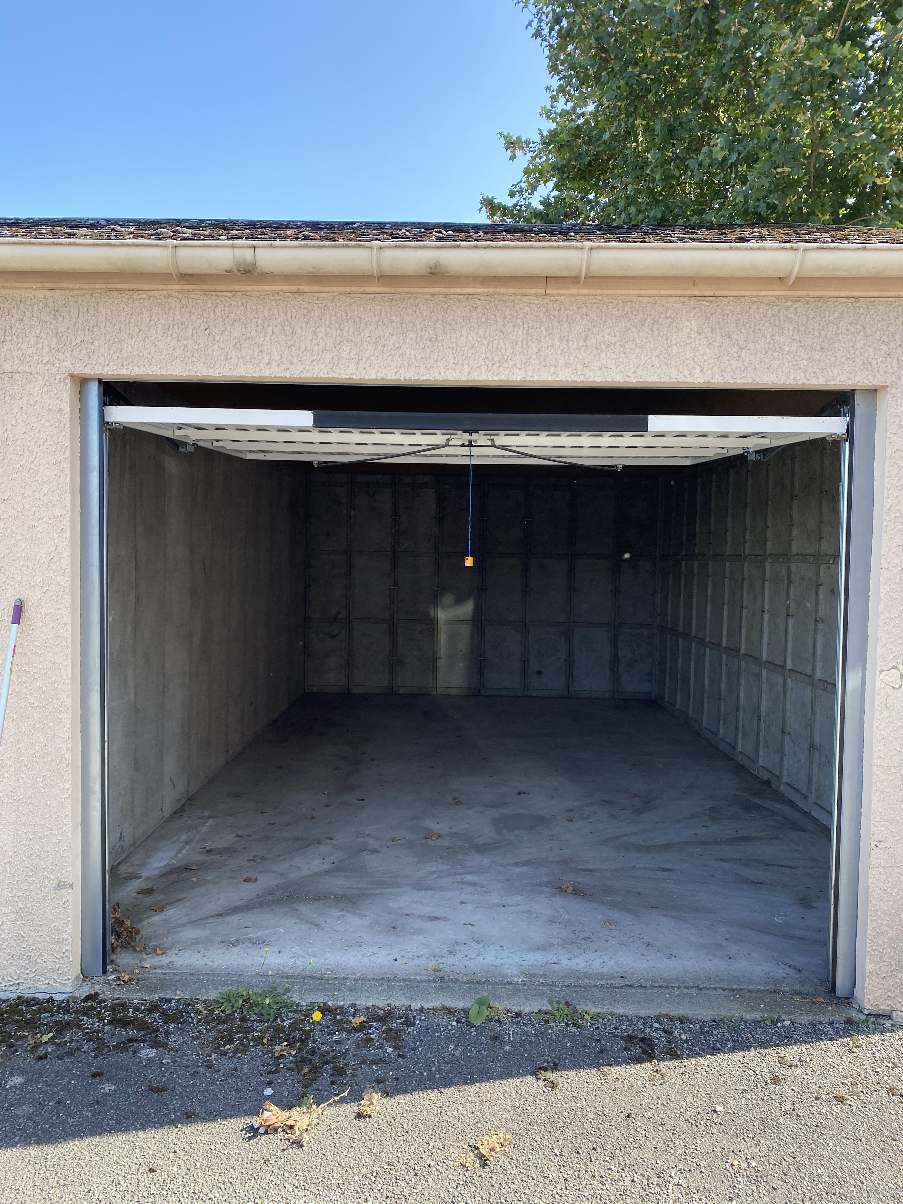 Garage / Box sur Saint-Marcel