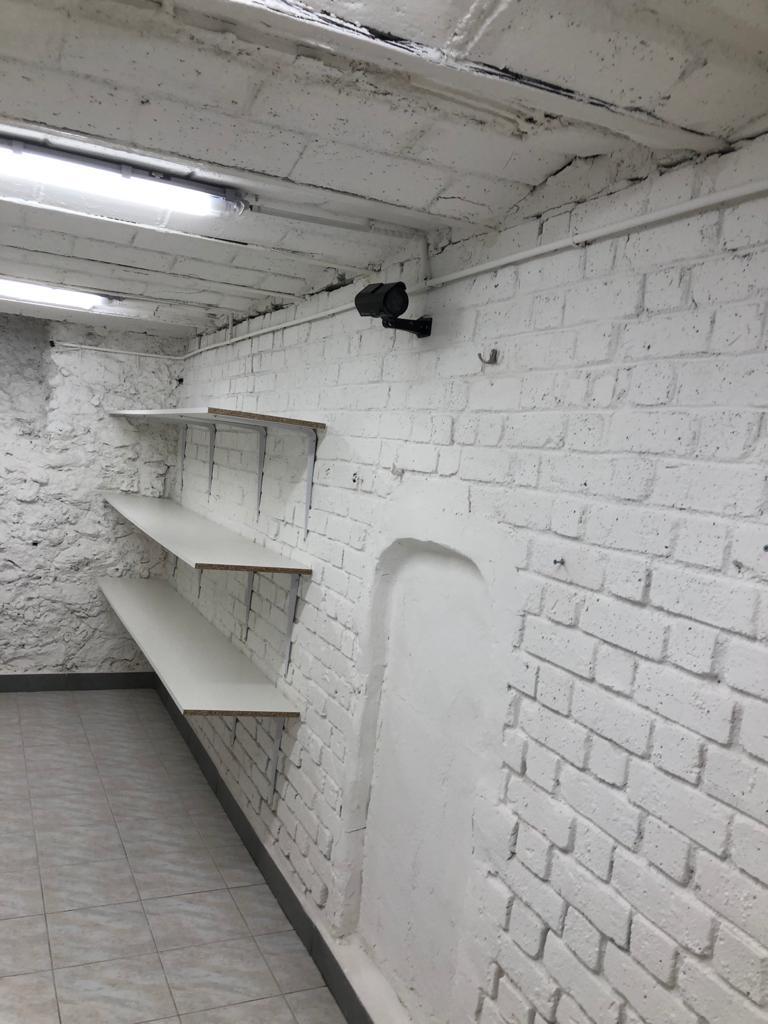 Location - Cave à Paris (75116)