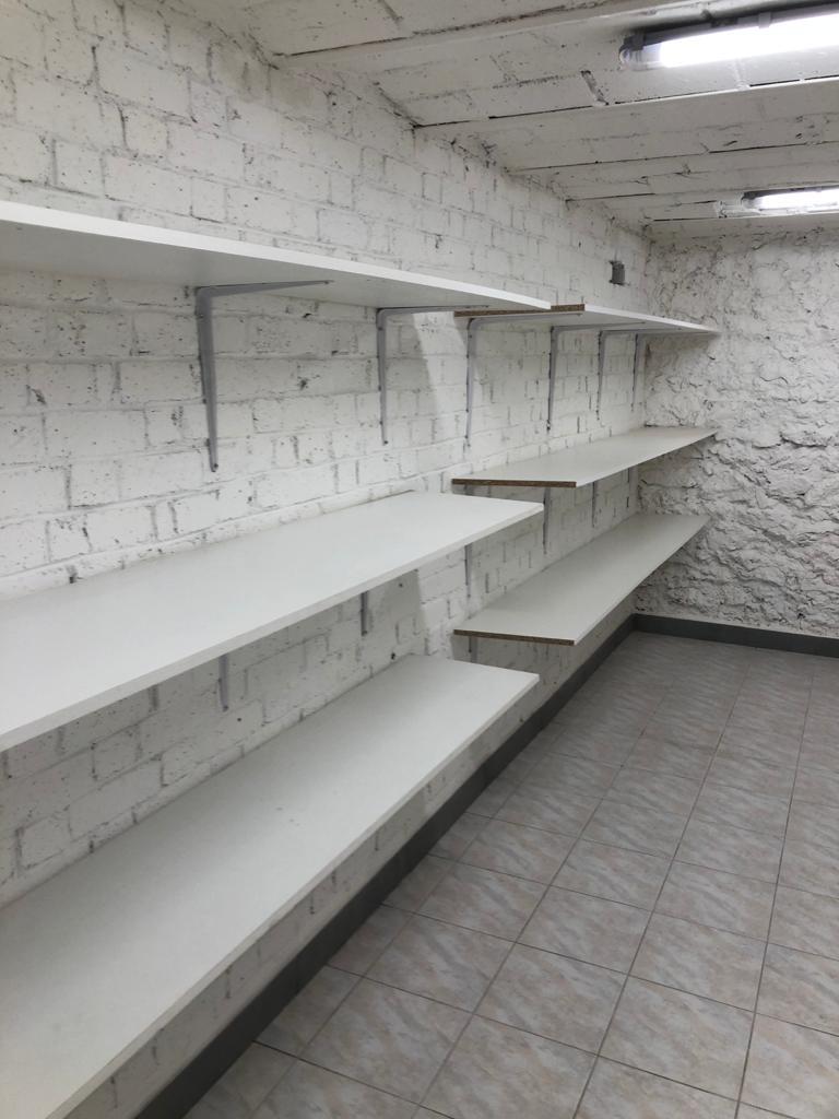 Location - Cave à Paris (75116)