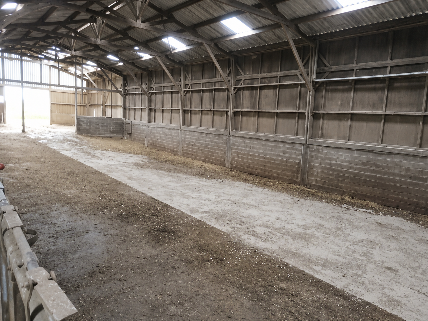 Espace de stockage dans un hangar proche A26