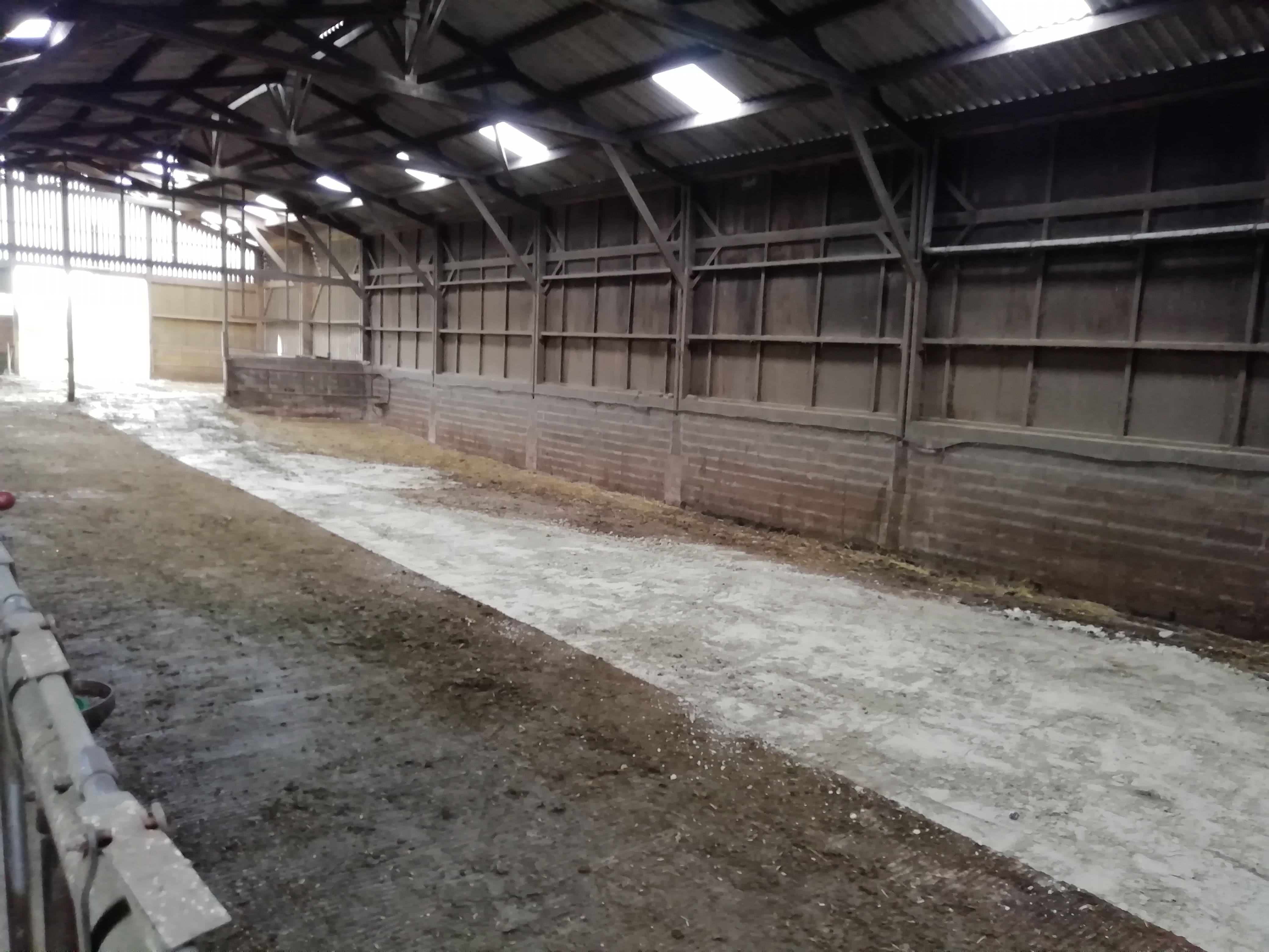 Espace de stockage dans un hangar proche A26