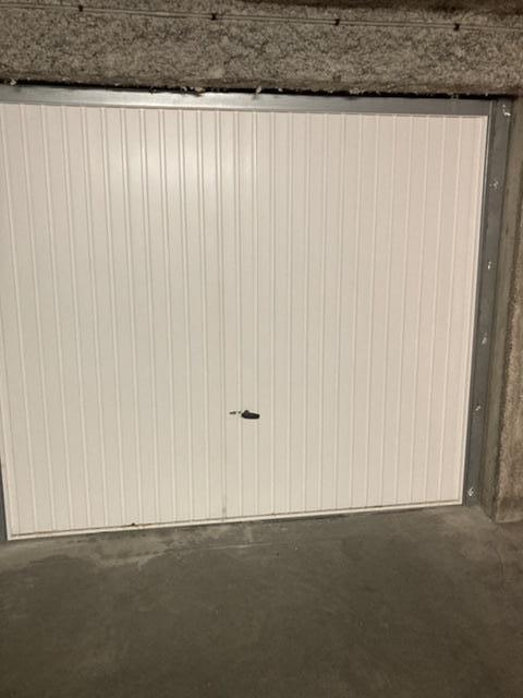 INTRA - parking fermé - box