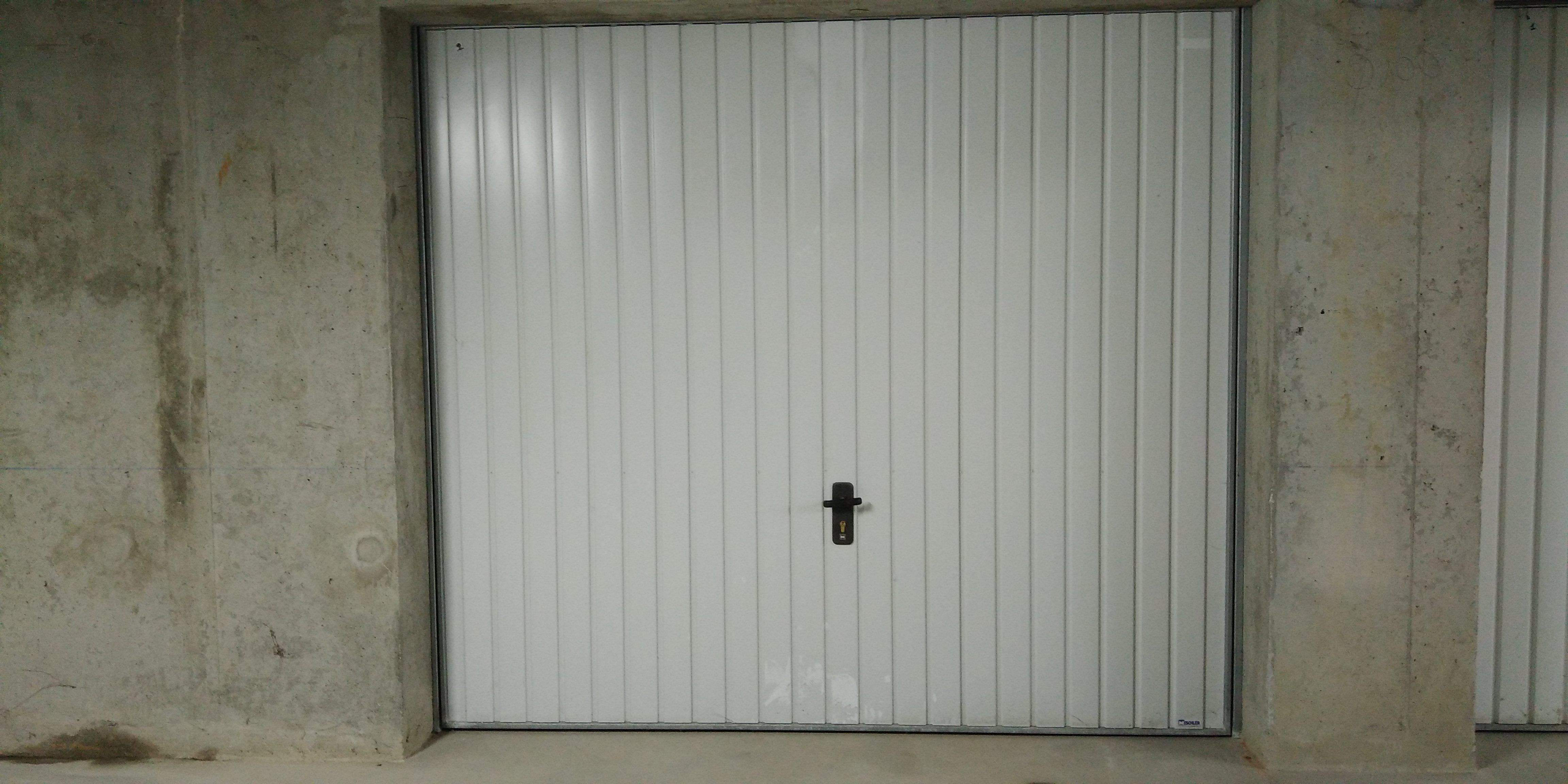 A louer / Grand Garage / Mairie St