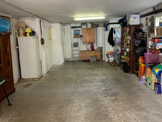 Garage fermé dans un quartier sécurisé