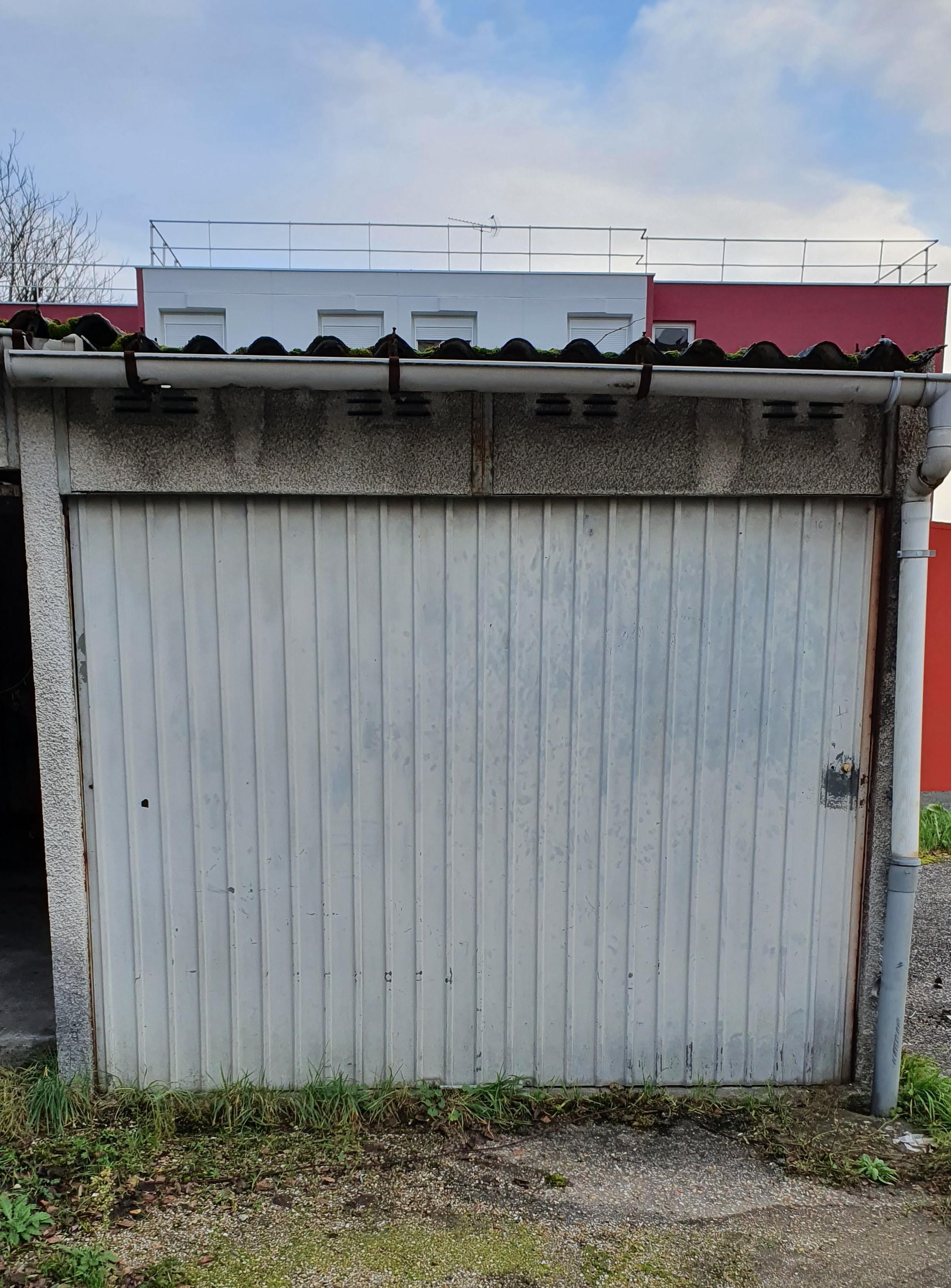 Loue garage fermé dans une résidence à Melun