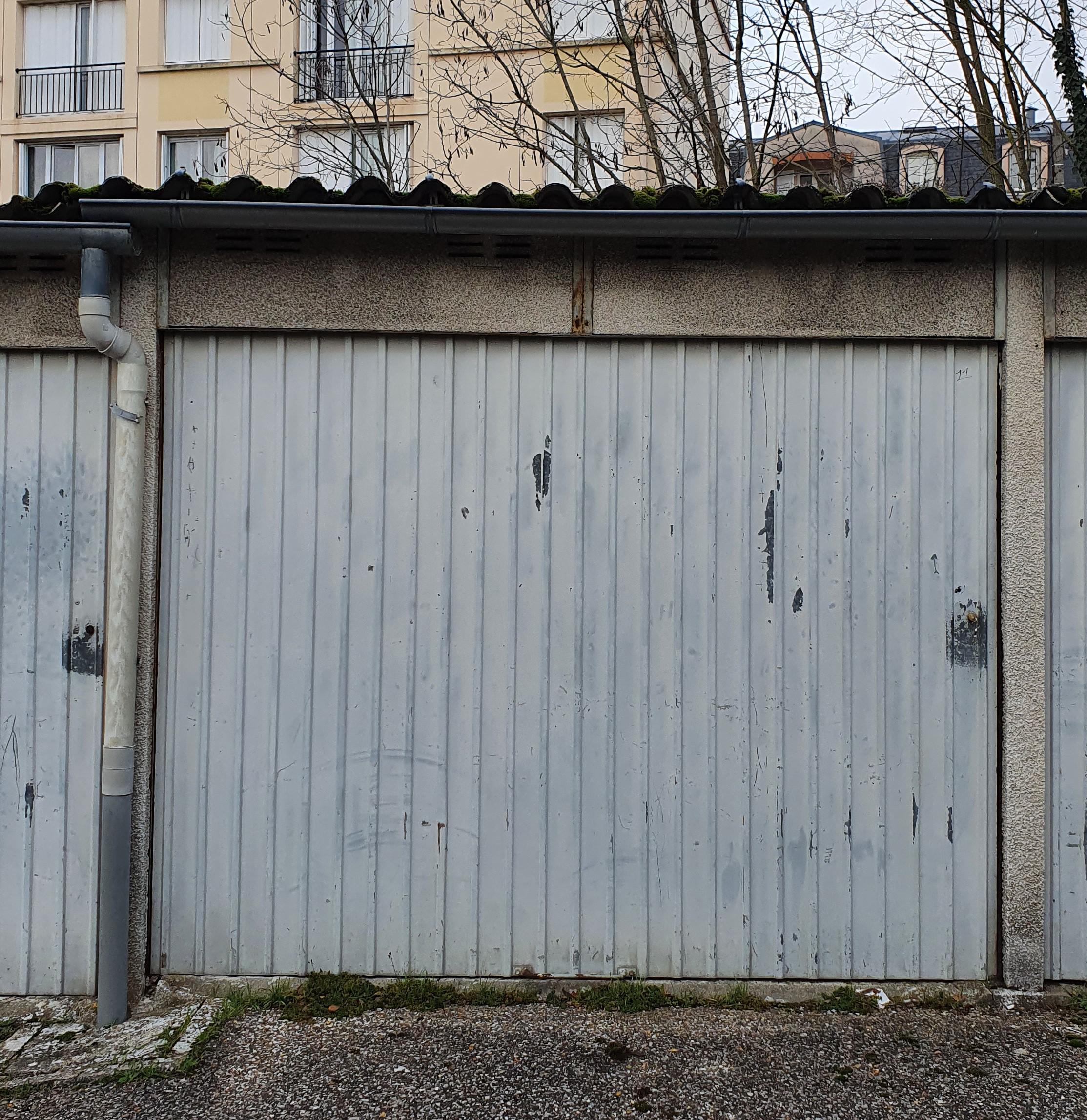 Garage box - proche gare de Melun -