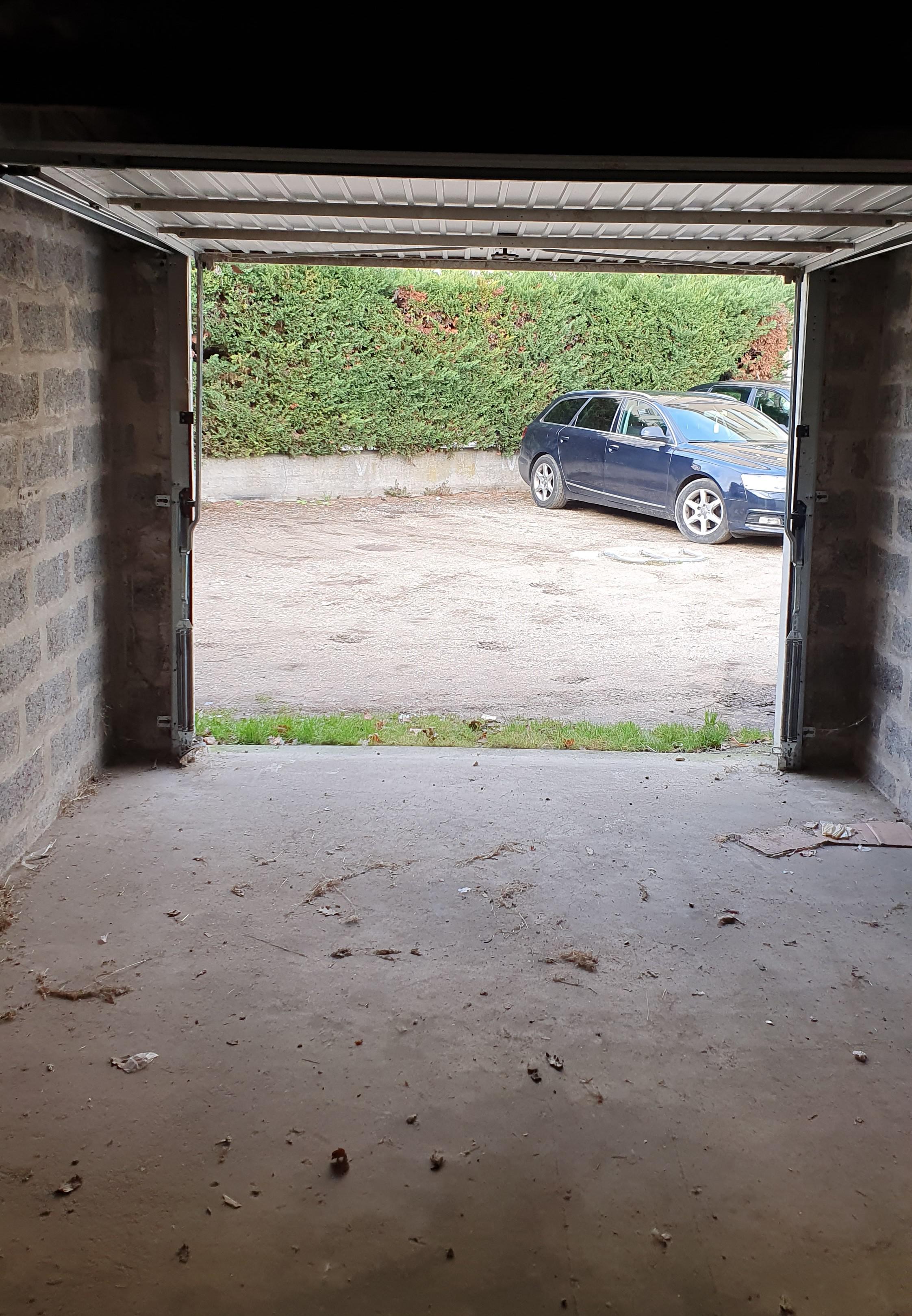 Garage fermé / Box de stockage - Melun