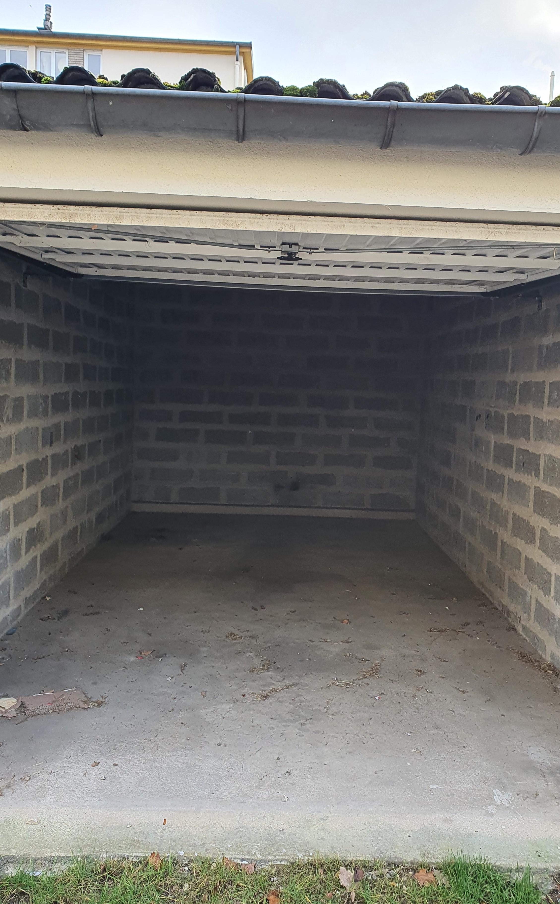 Garage fermé / Box de stockage - Melun