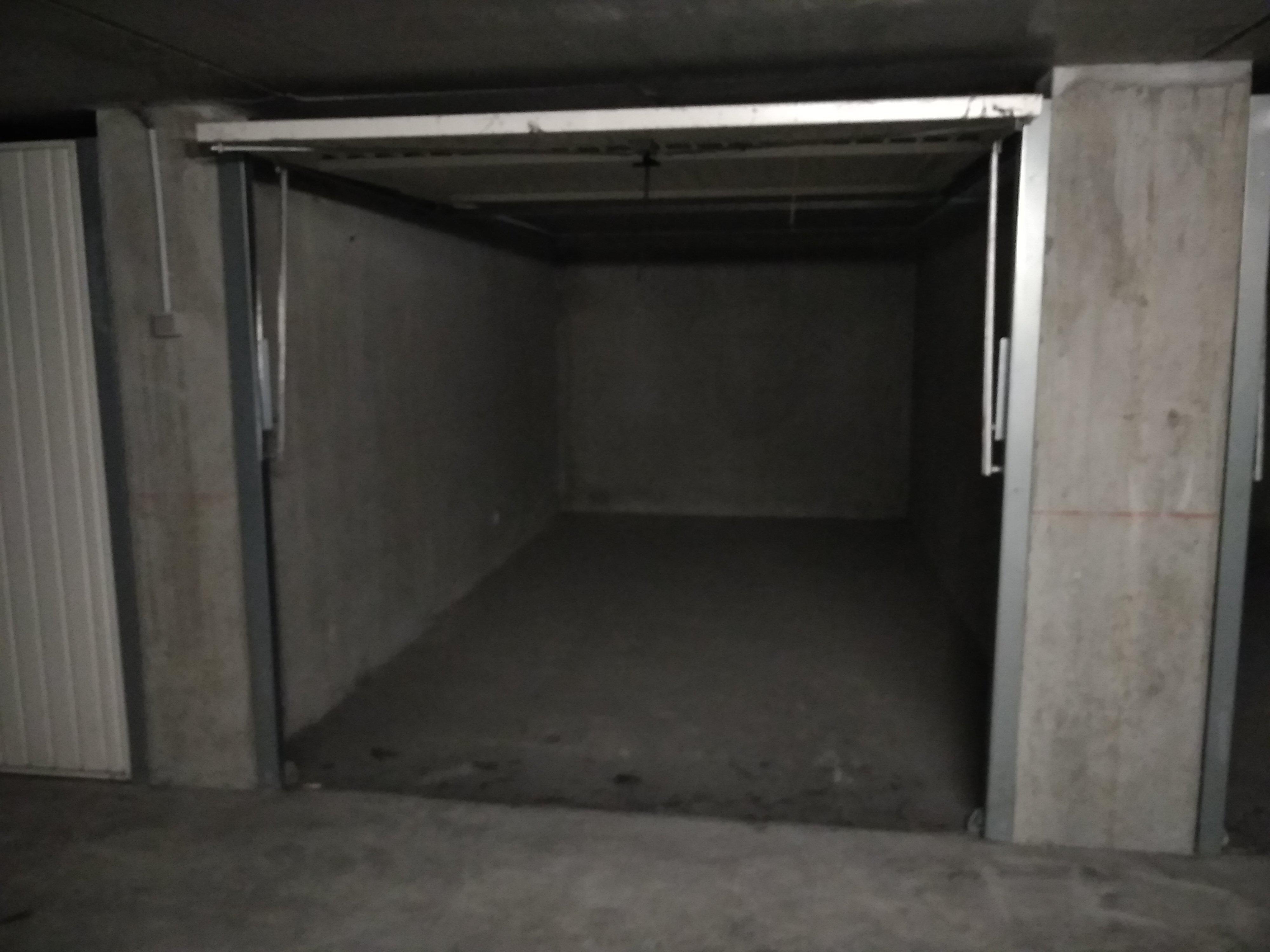 Garage fermé / Bourgoin / Salle polyvalente