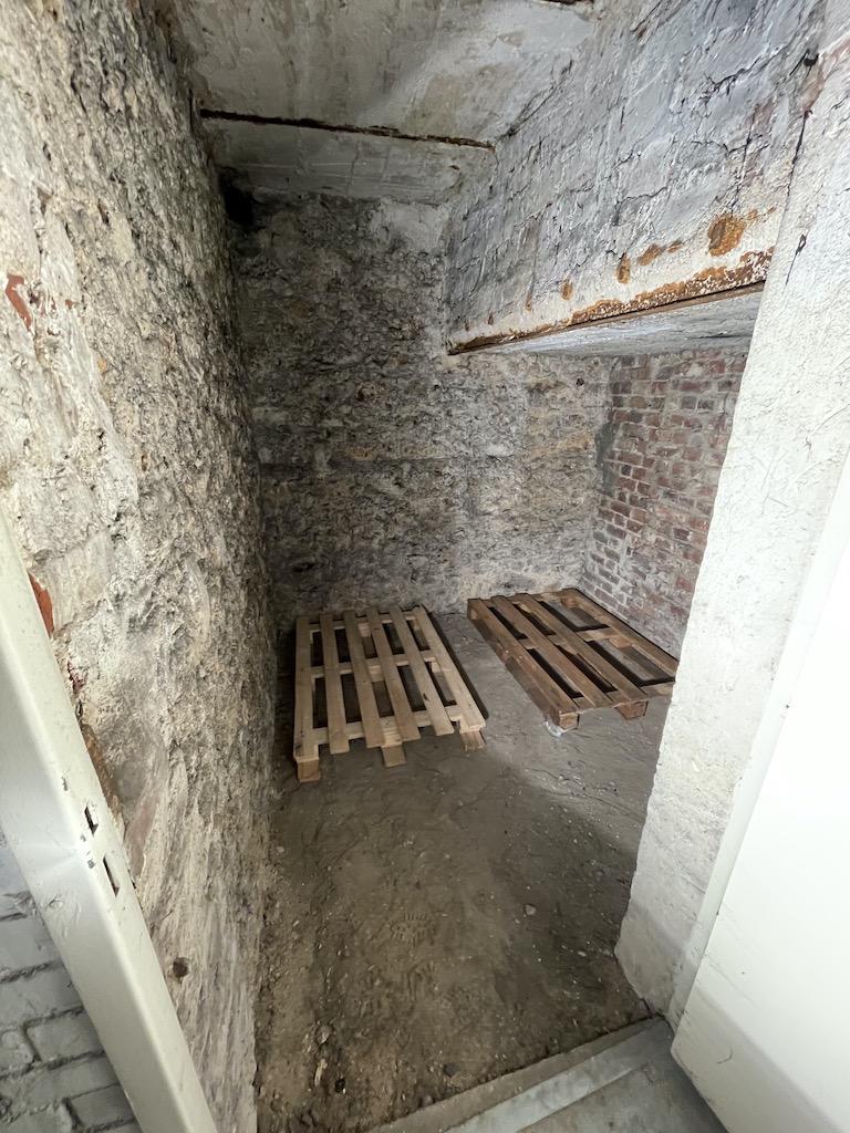 Grande cave sèche, saine et sécurisée