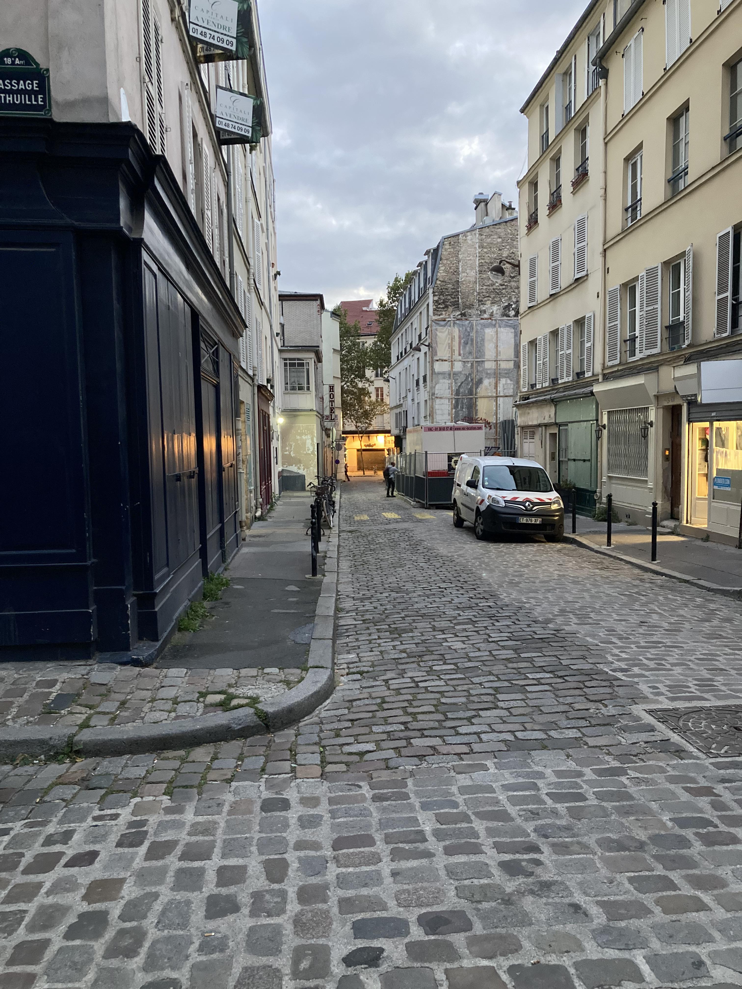 Cave à louer - Place de Clichy